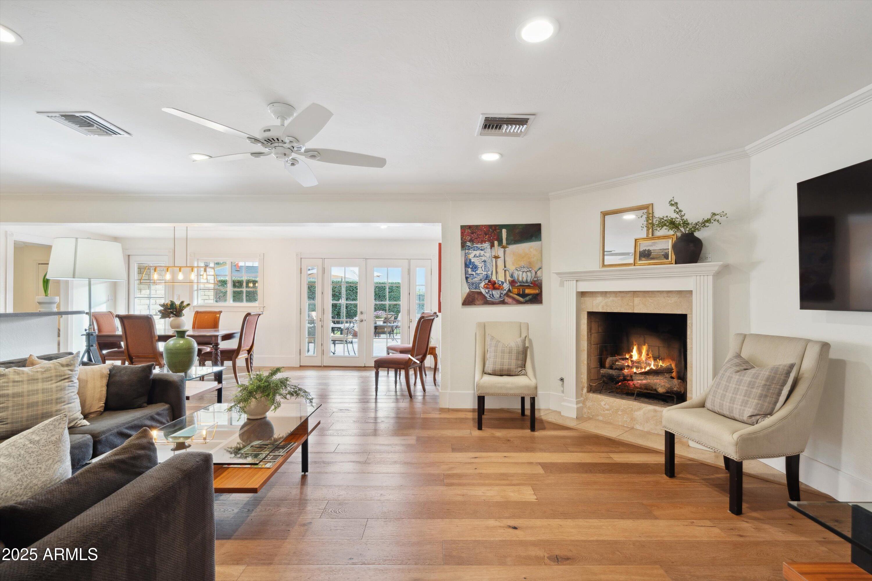 521 E CANTERBURY Lane