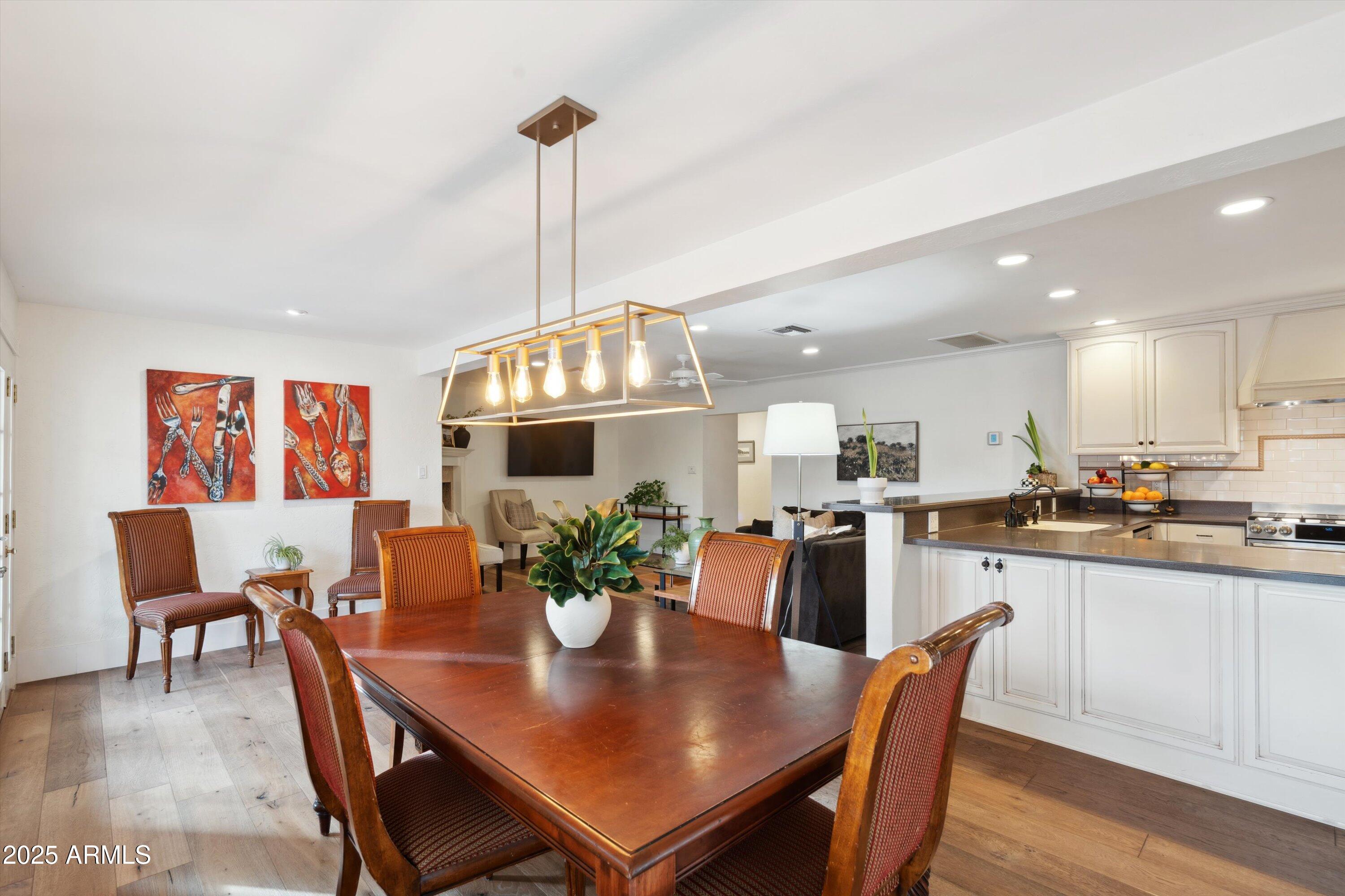 521 E CANTERBURY Lane