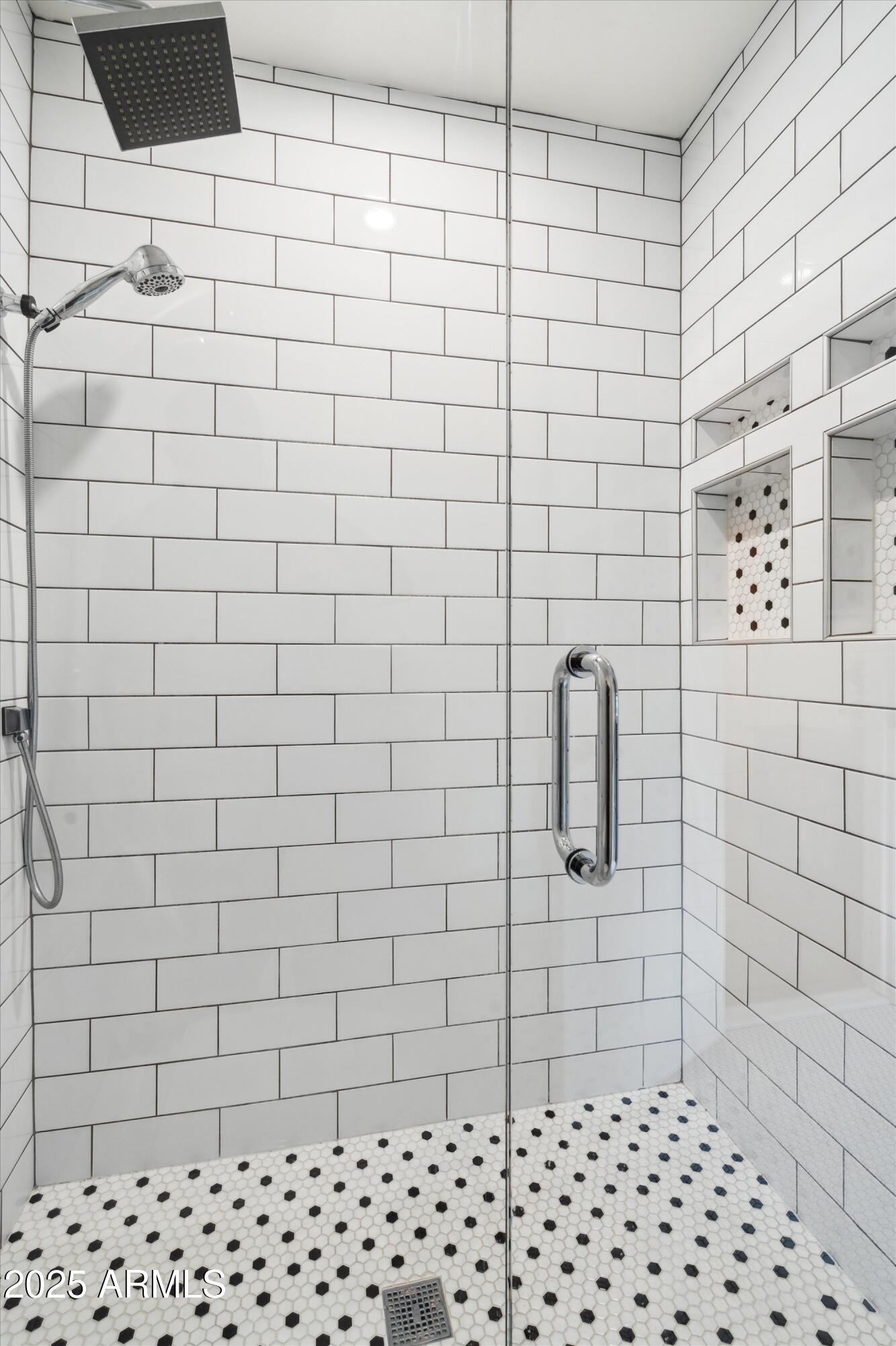 521 E CANTERBURY Lane