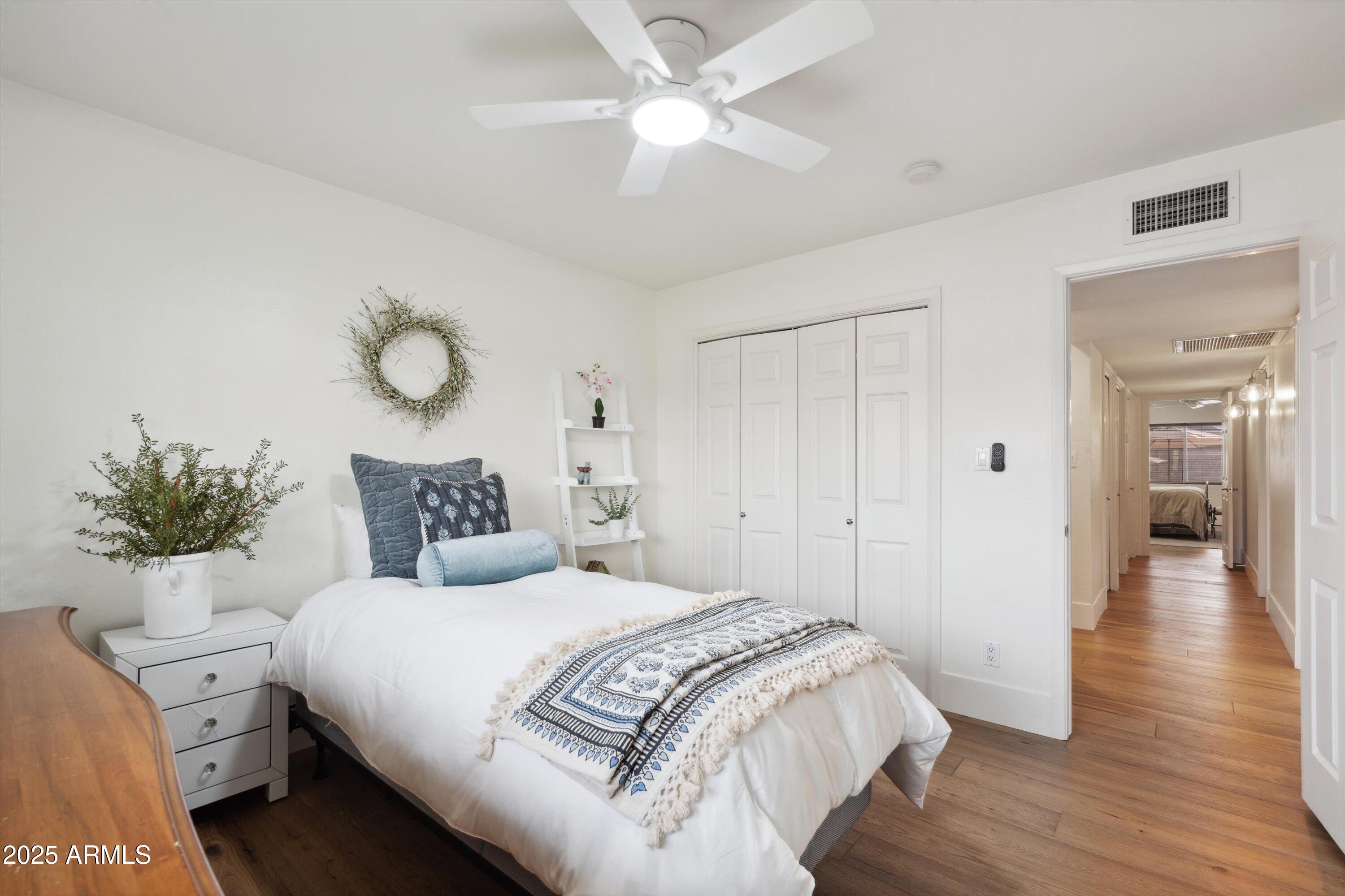 521 E CANTERBURY Lane