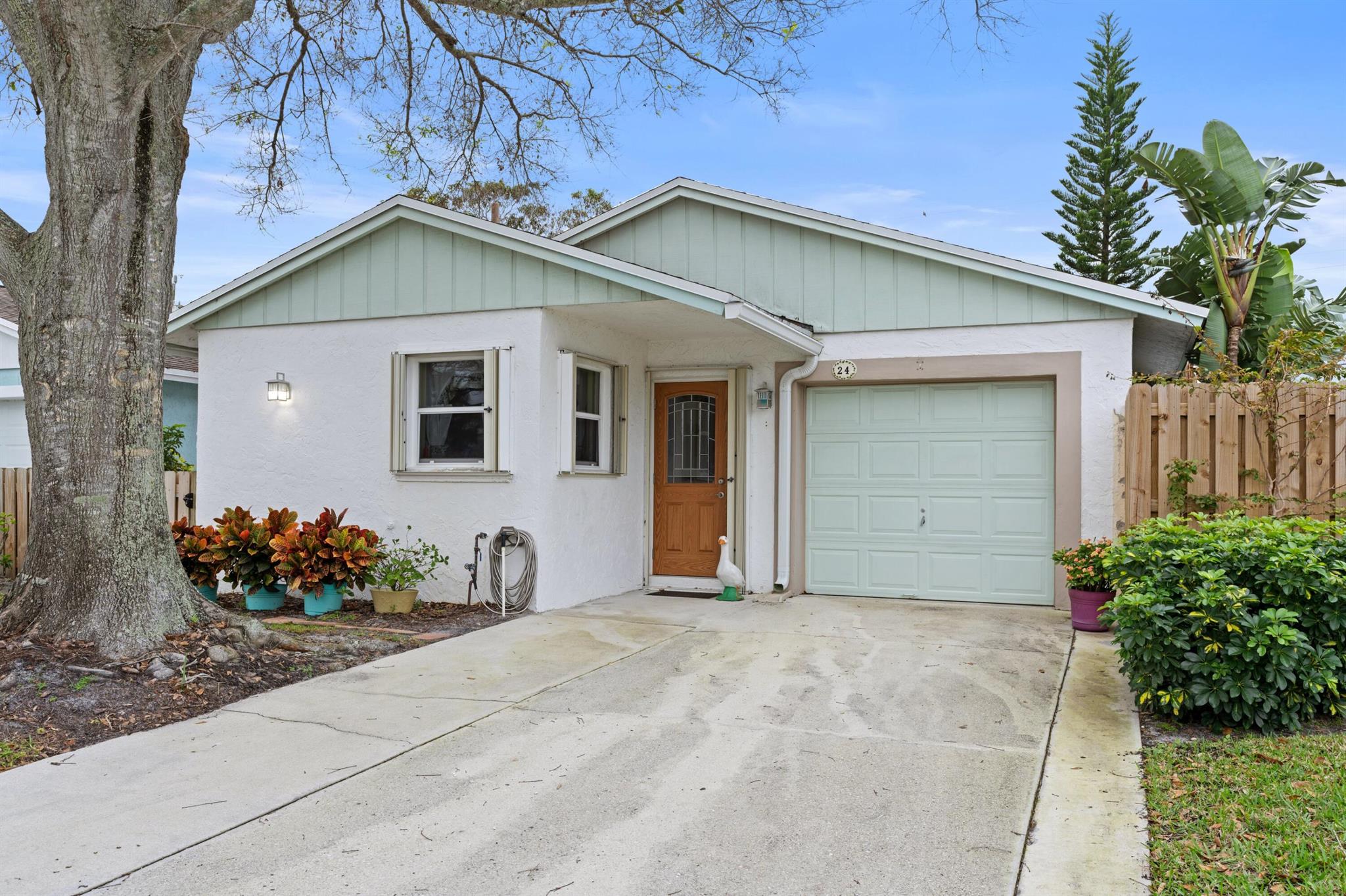 141 E Riverside Drive Unit: 24