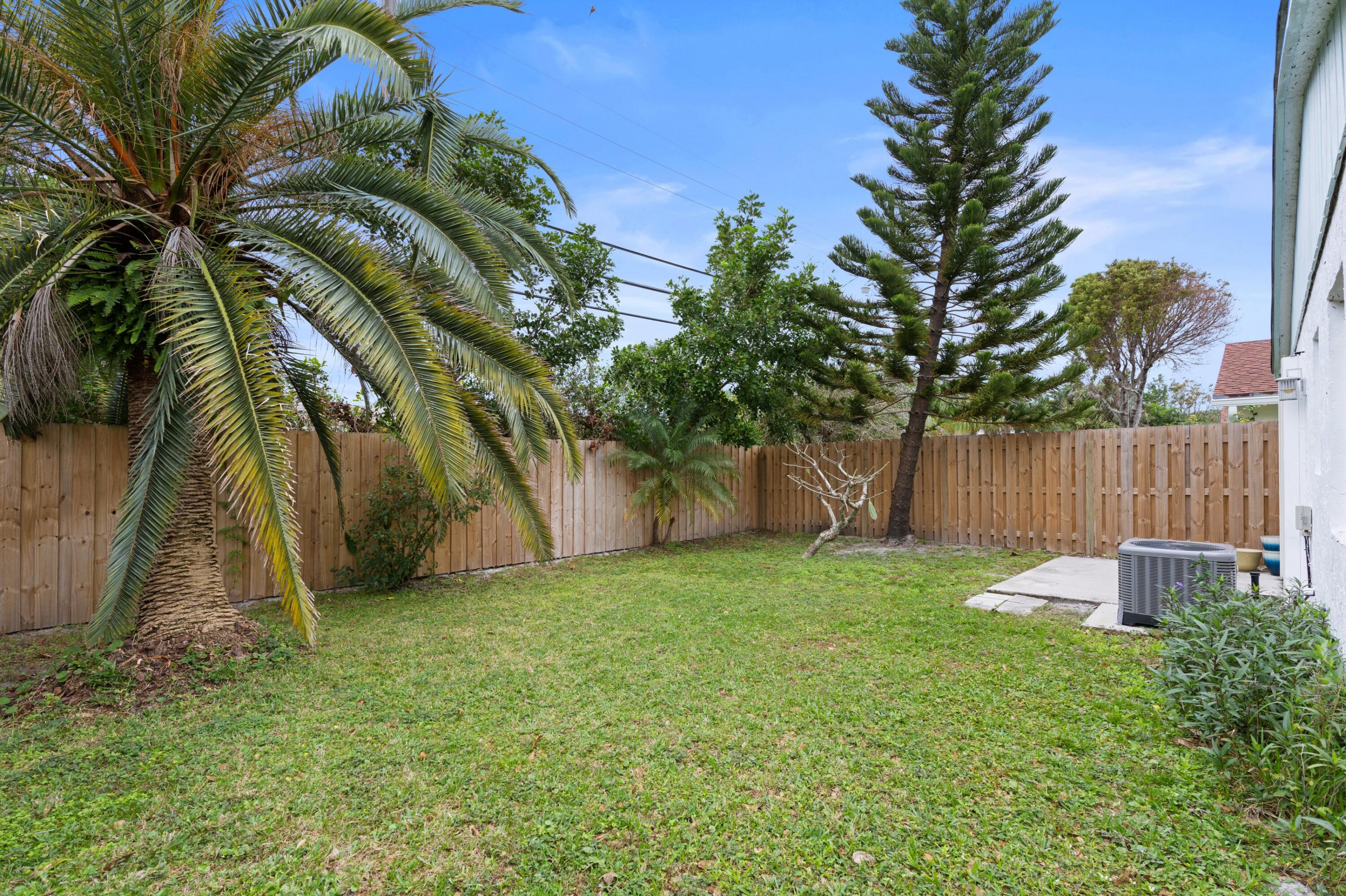 141 E Riverside Drive Unit: 24