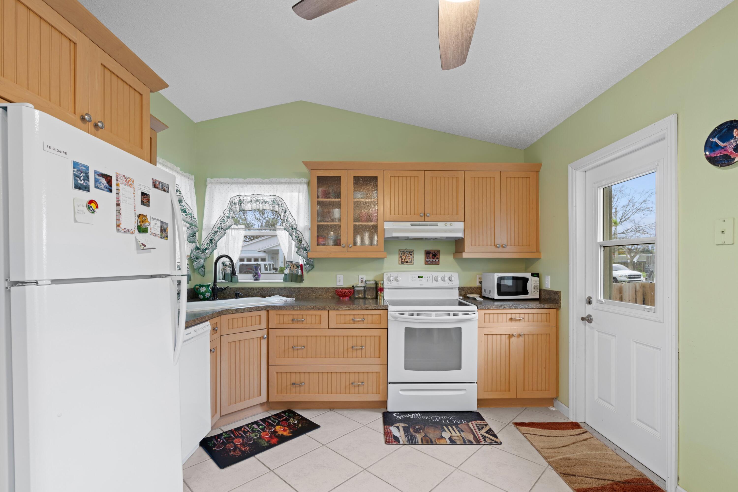 141 E Riverside Drive Unit: 24