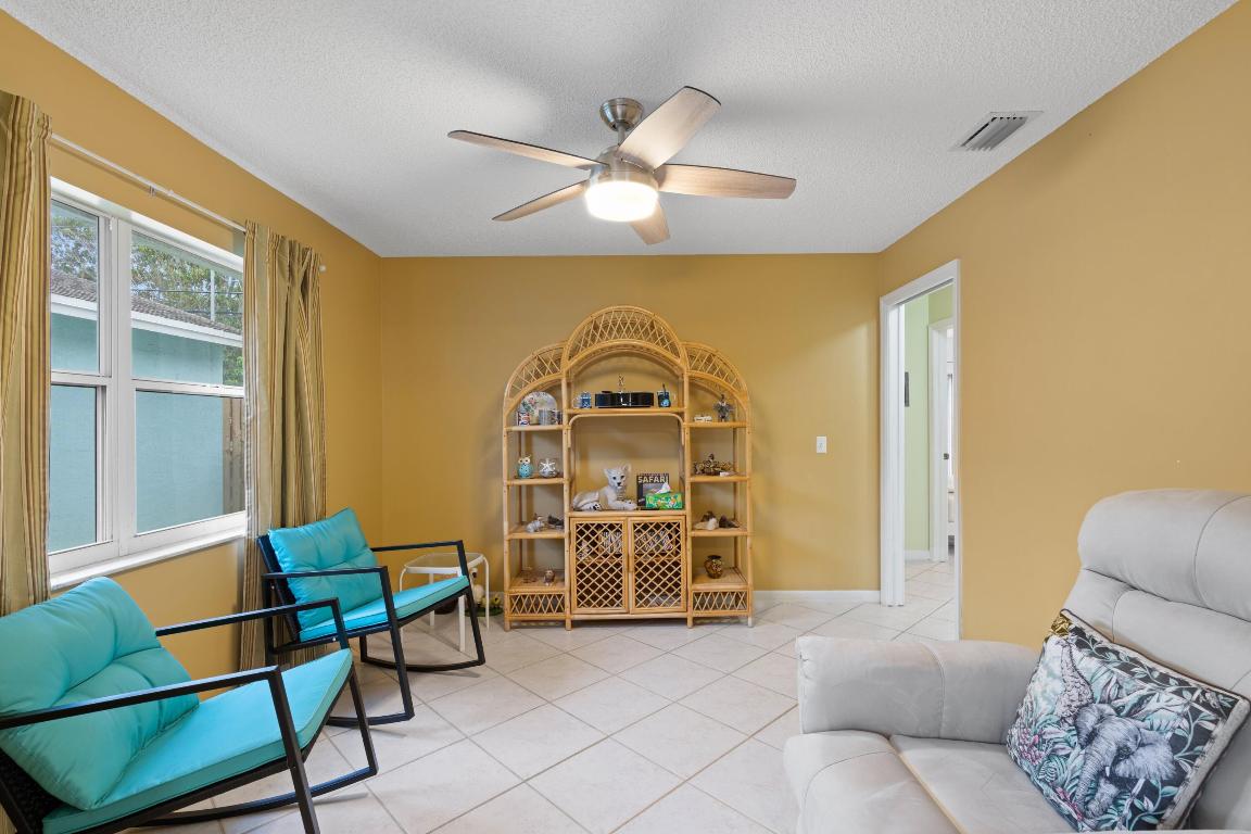 141 E Riverside Drive Unit: 24