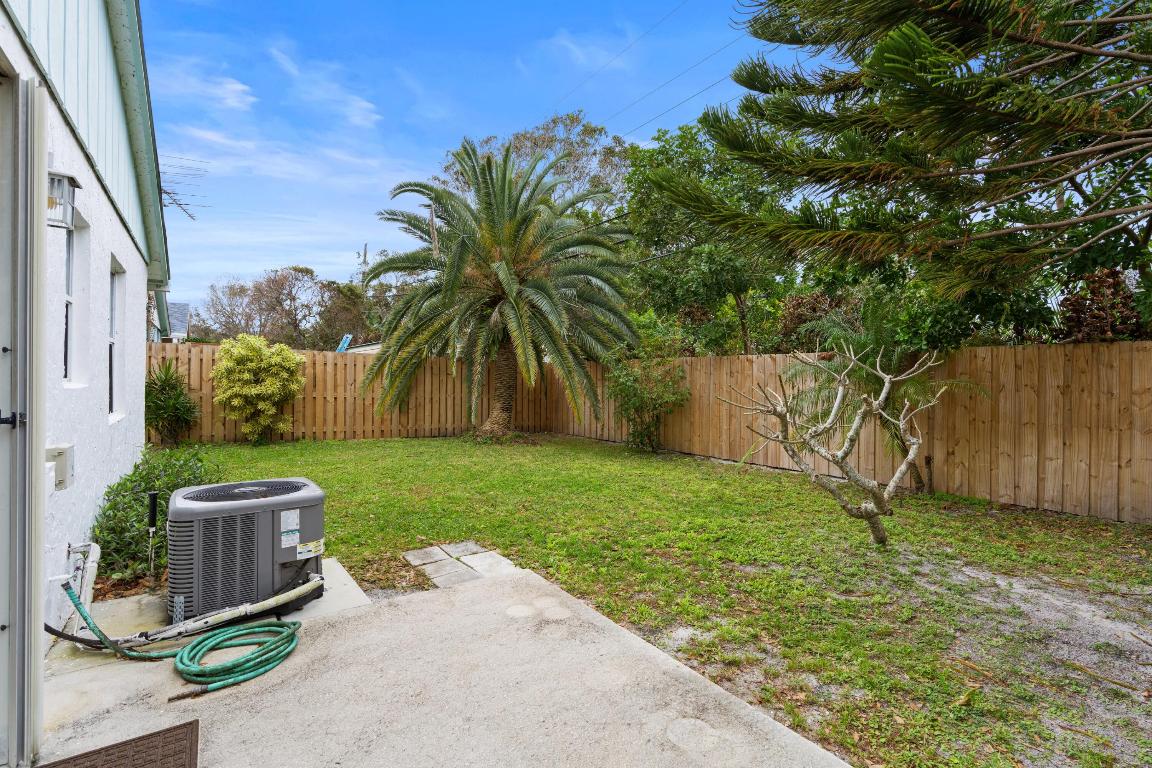 141 E Riverside Drive Unit: 24