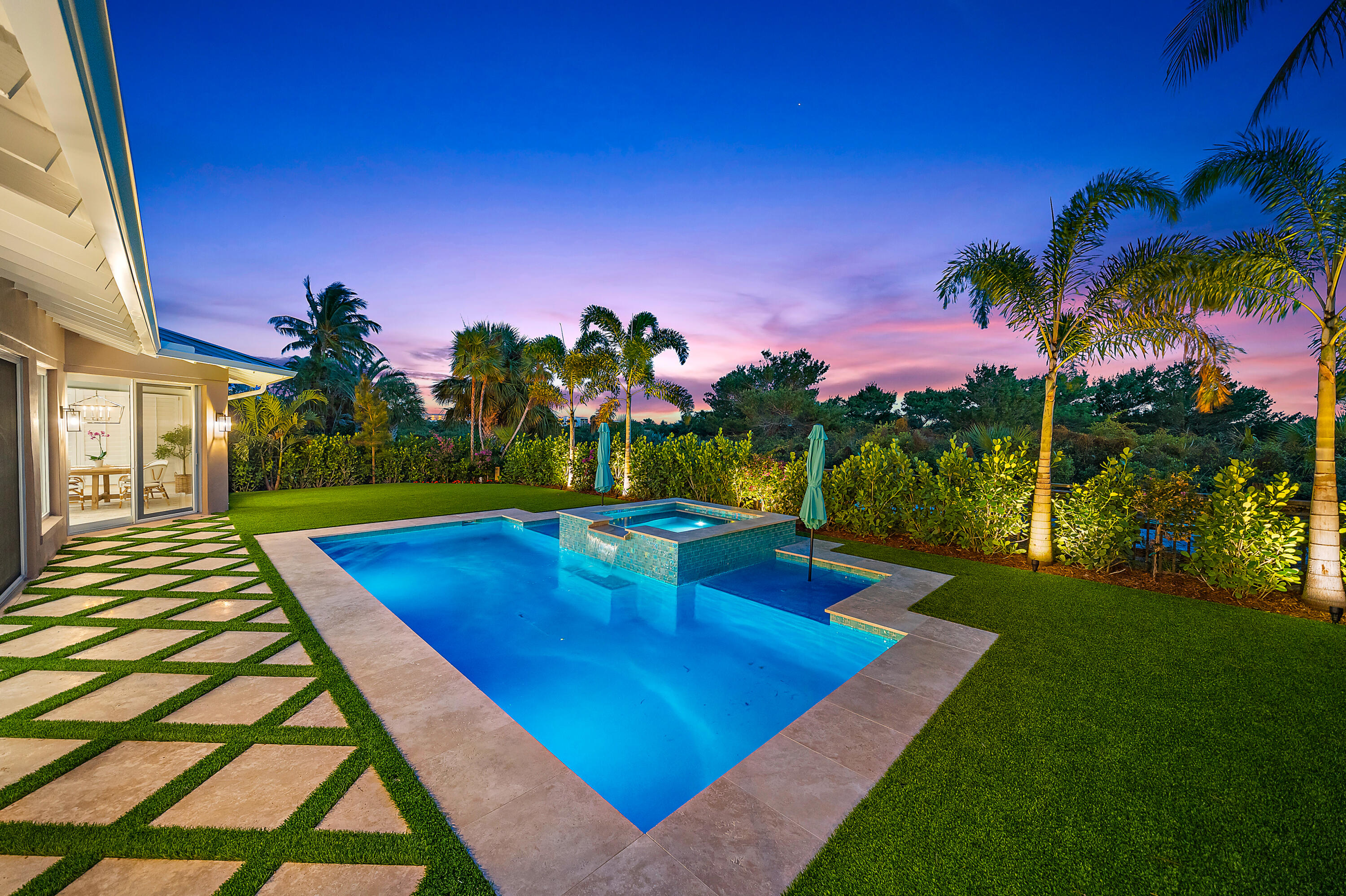 28 Coconut Lane