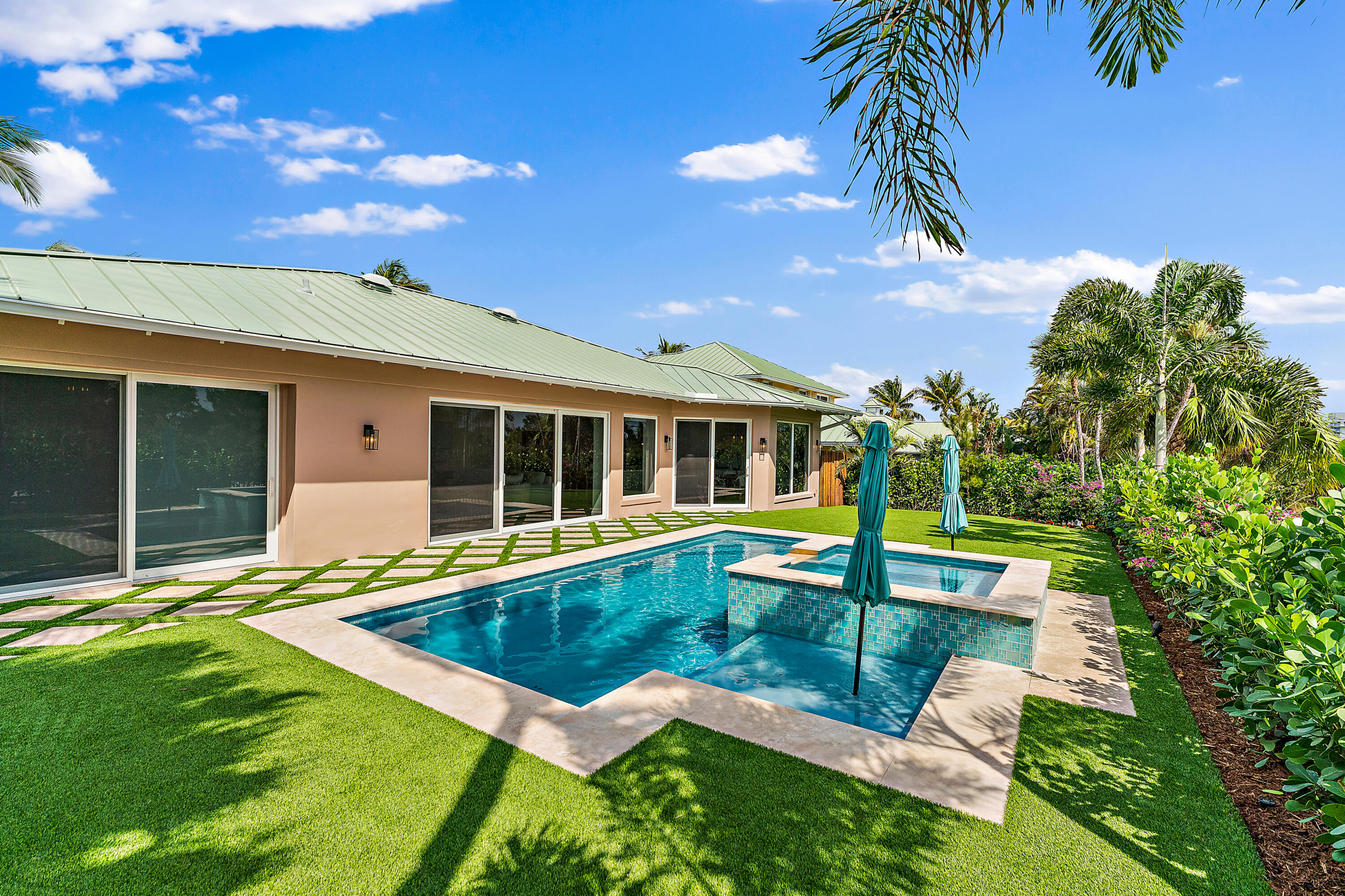 28 Coconut Lane