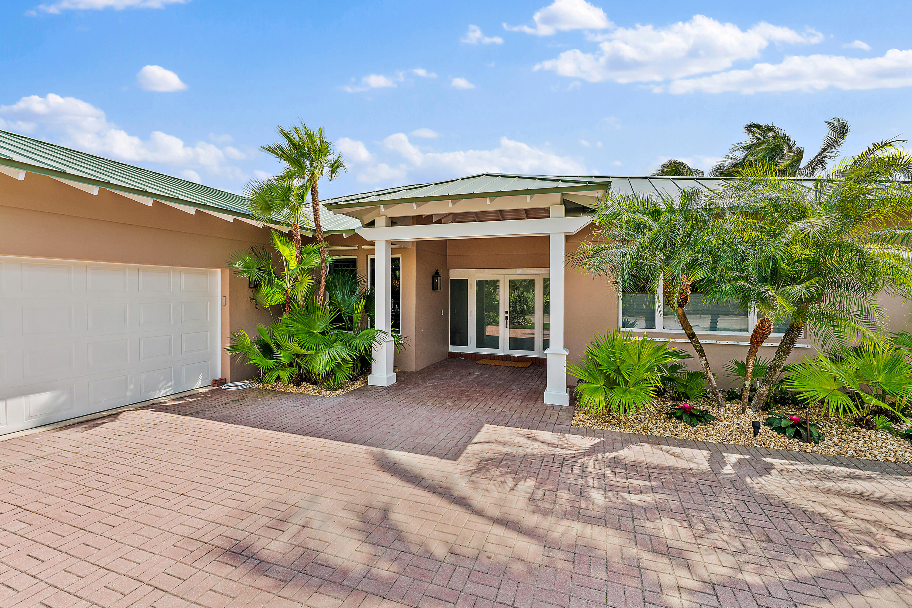 28 Coconut Lane