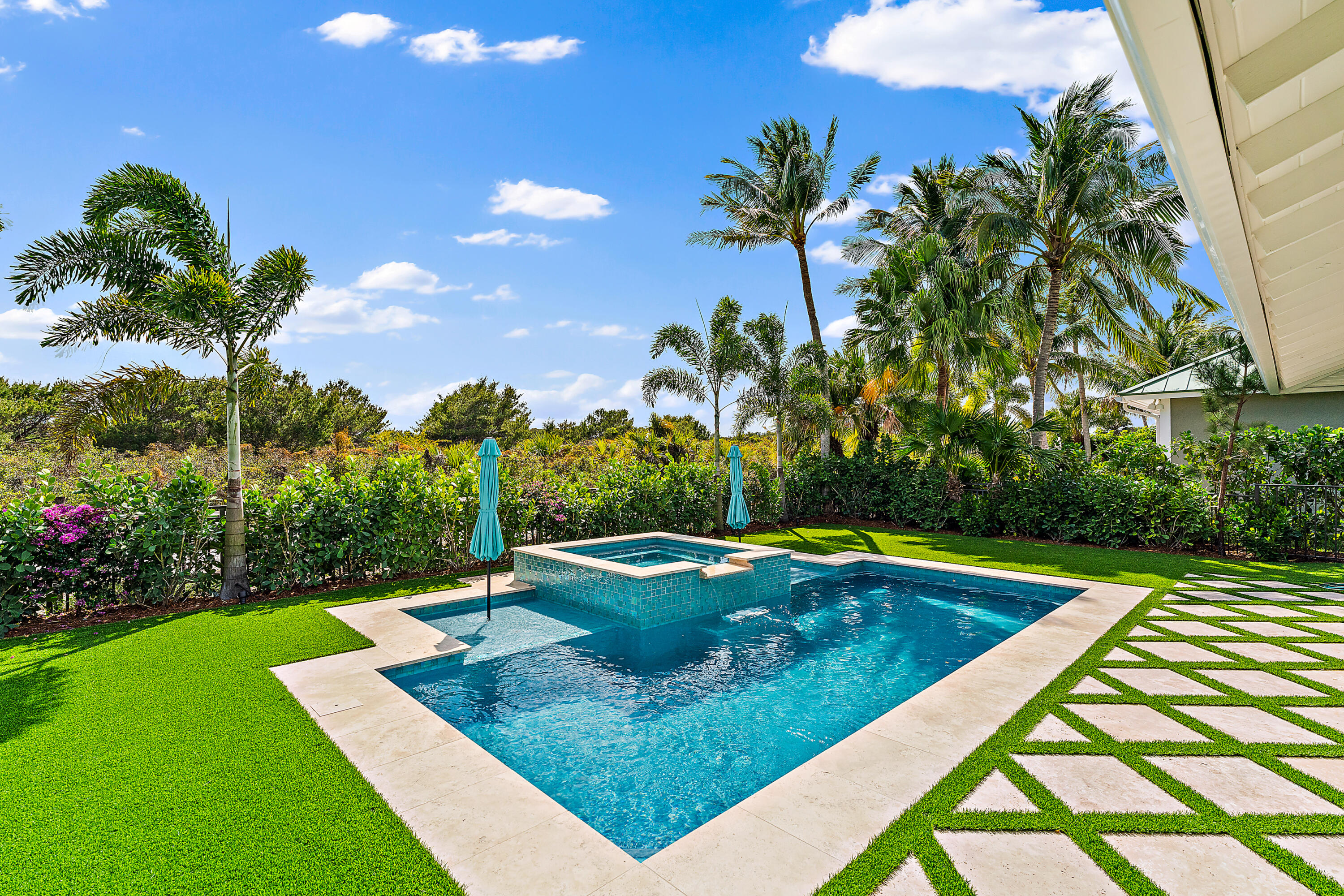 28 Coconut Lane
