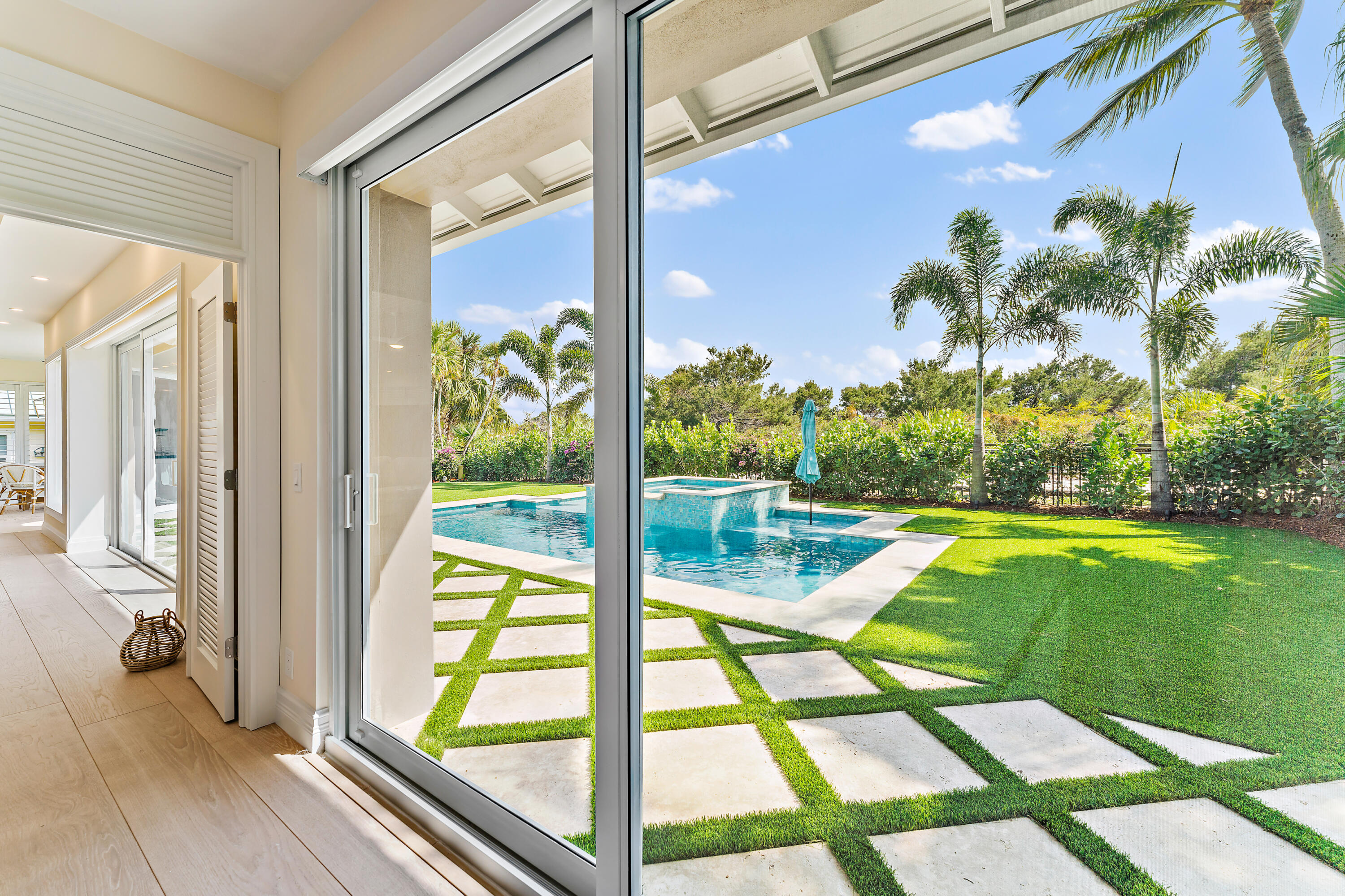 28 Coconut Lane