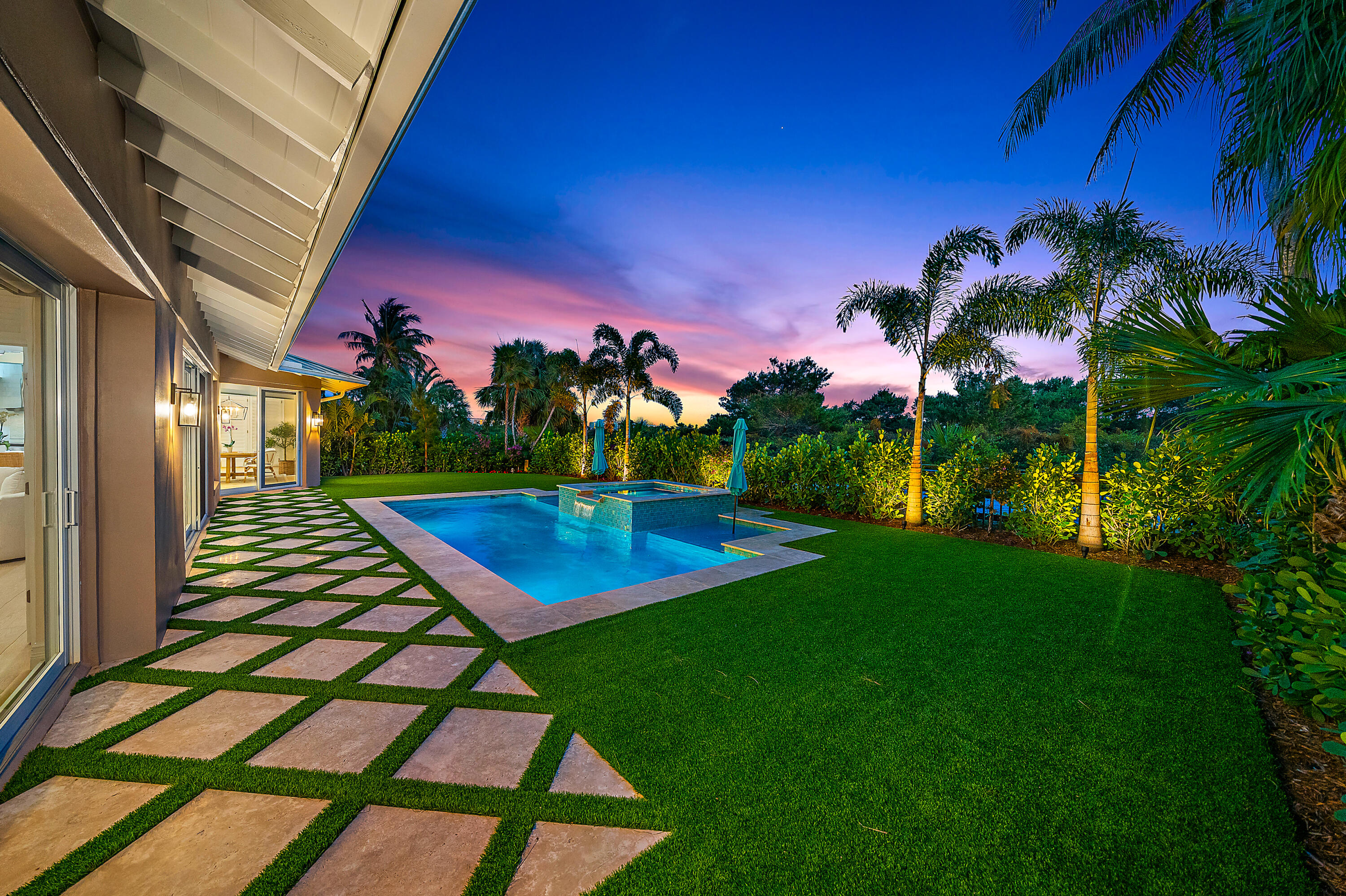 28 Coconut Lane
