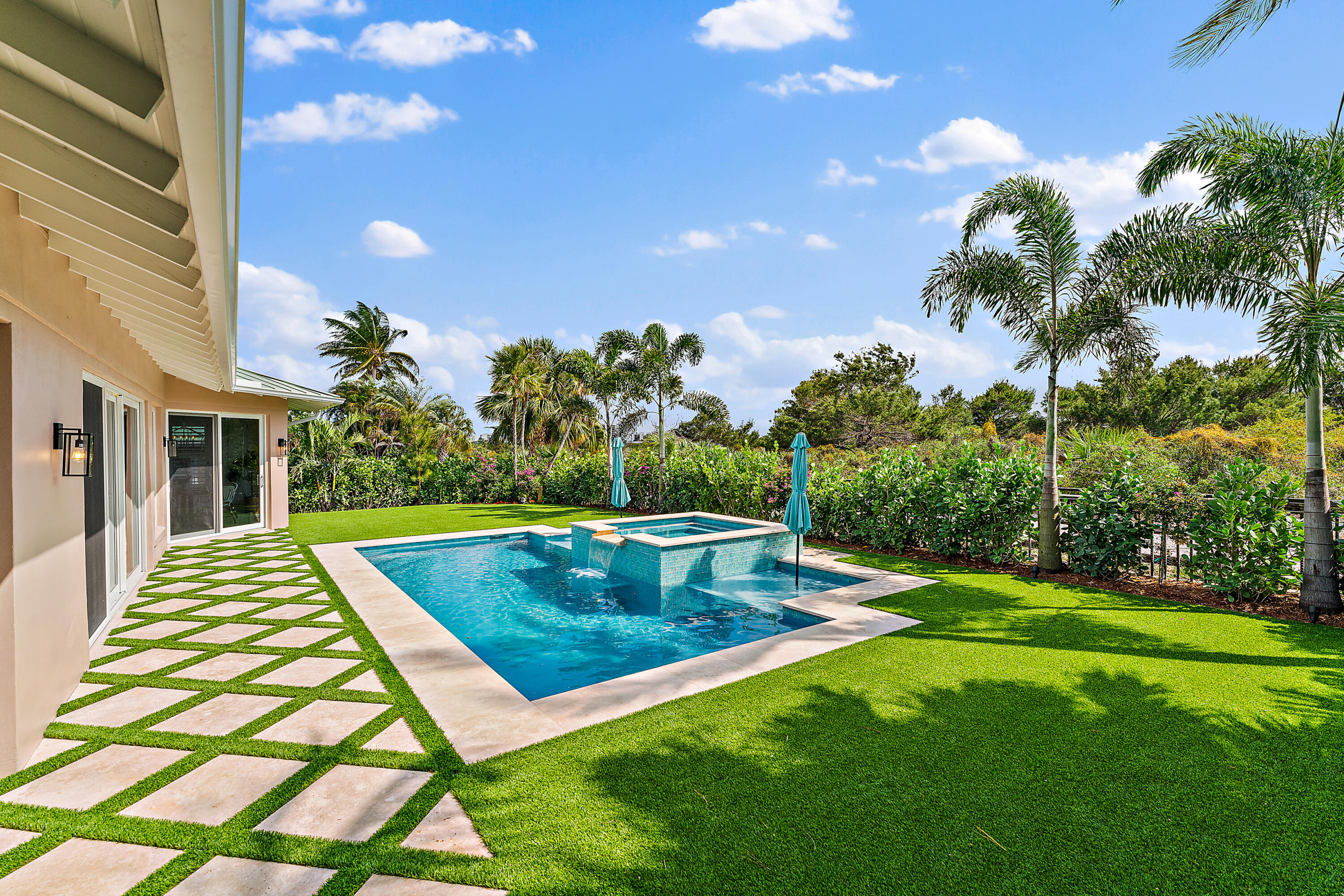 28 Coconut Lane