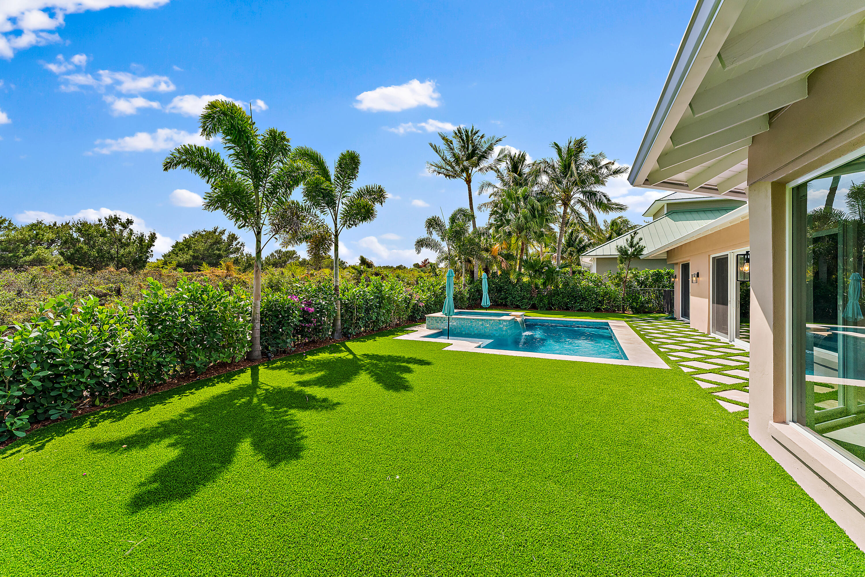 28 Coconut Lane
