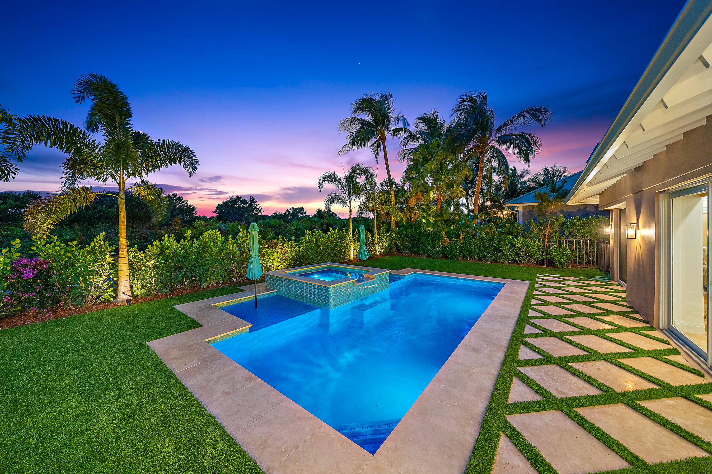 28 Coconut Lane