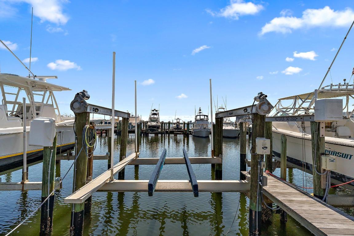 1618 Twelve Oaks Way 104