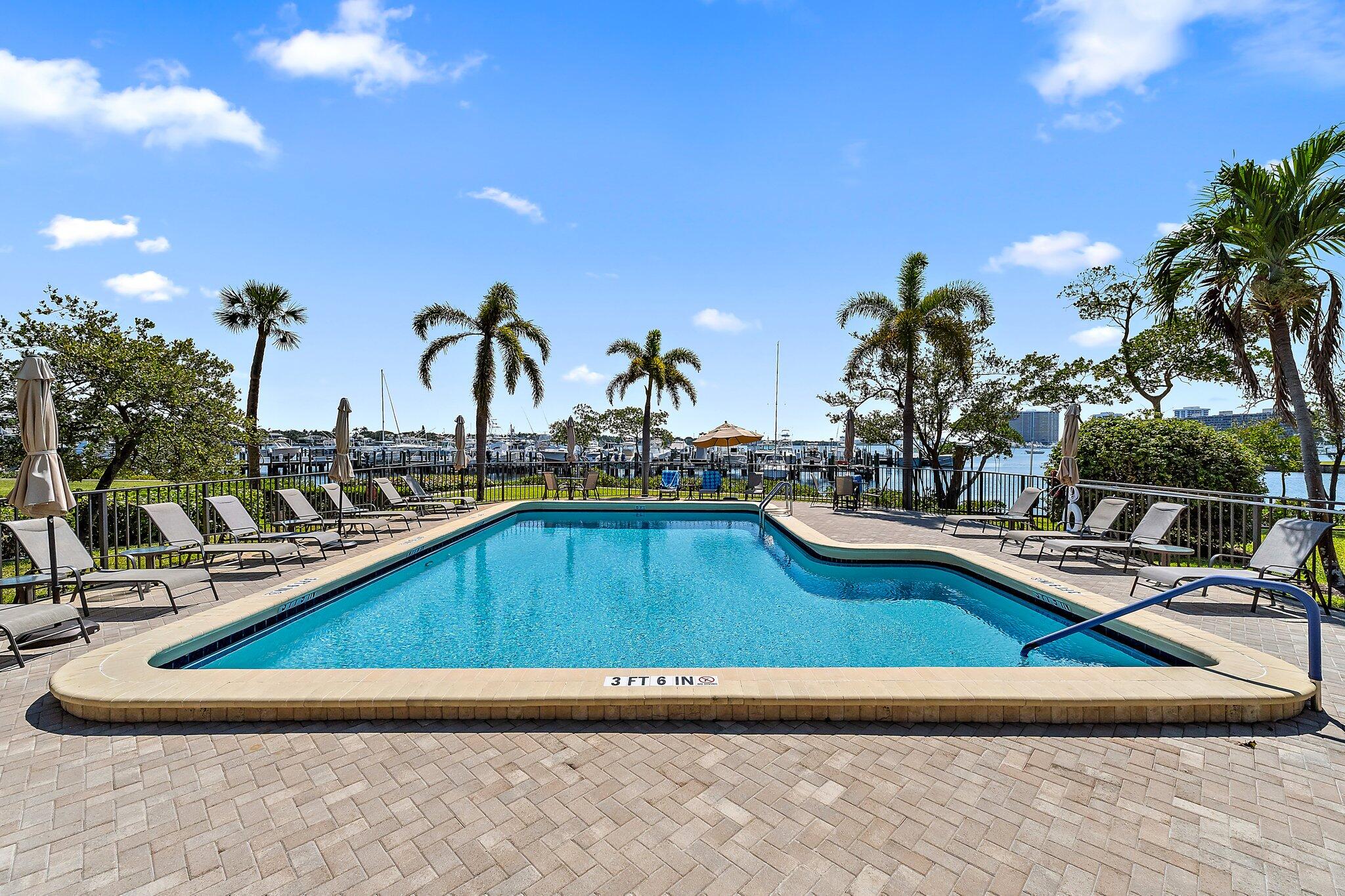 1618 Twelve Oaks Way 104