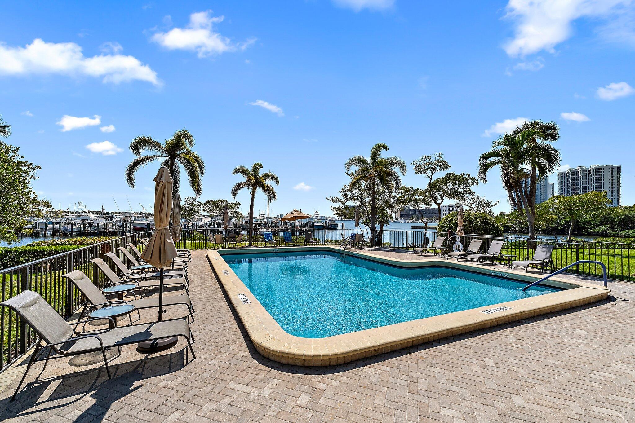 1618 Twelve Oaks Way 104