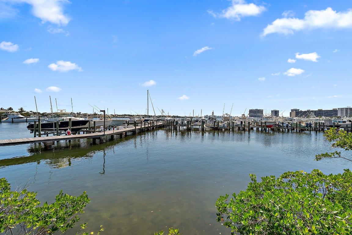 1618 Twelve Oaks Way 104