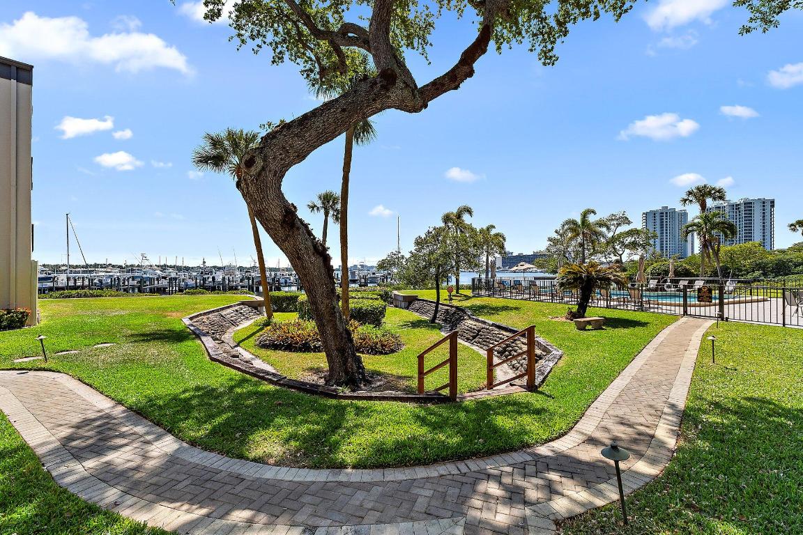 1618 Twelve Oaks Way 104