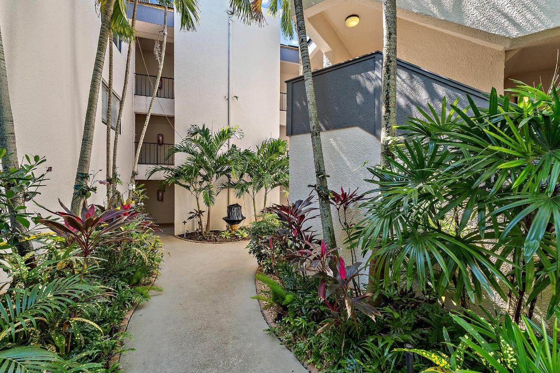 1618 Twelve Oaks Way 104