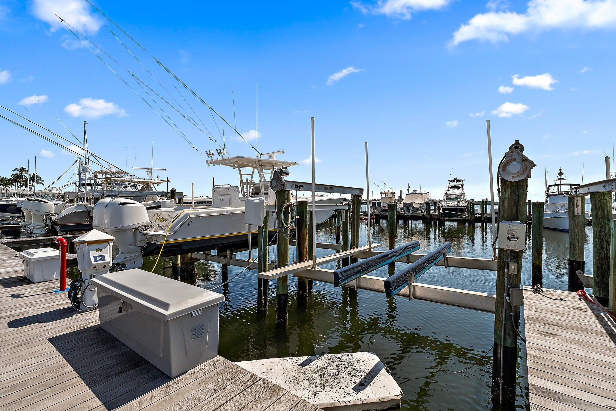 1618 Twelve Oaks Way 104