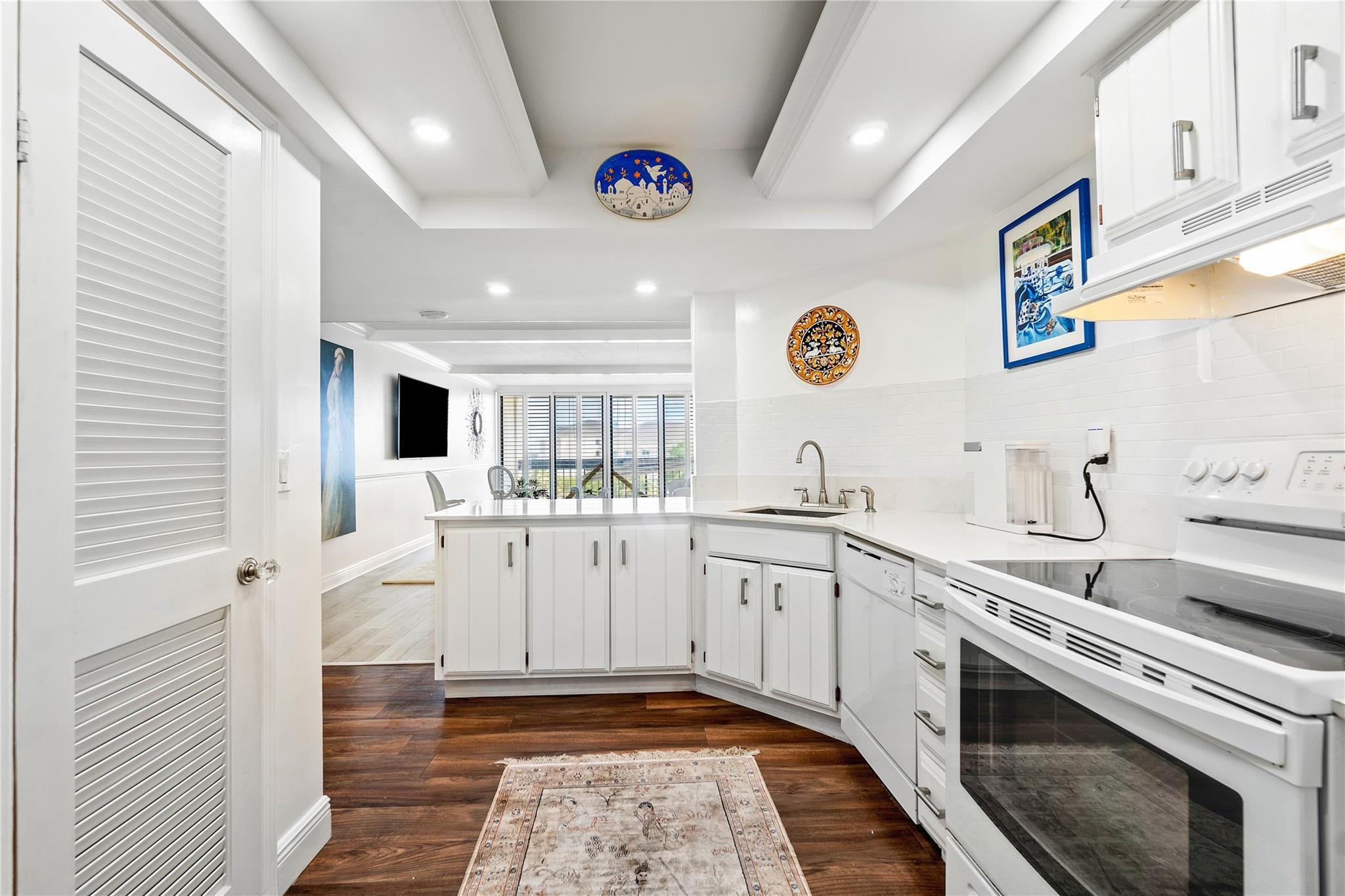 2400 Presidential Way 503