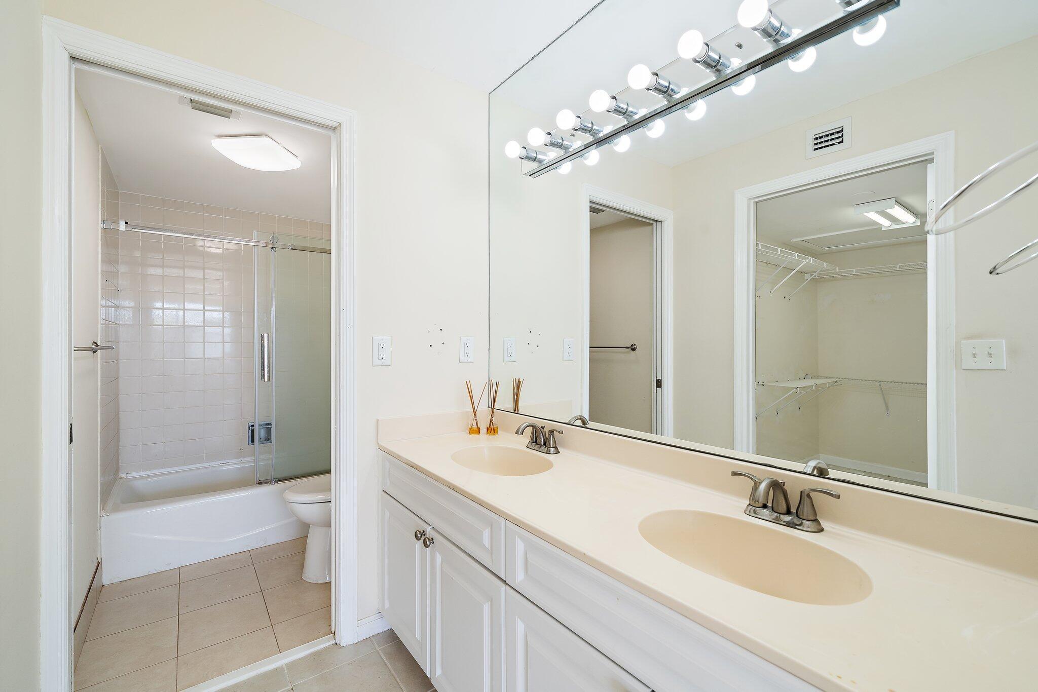 243 N Bay Colony Drive N 243