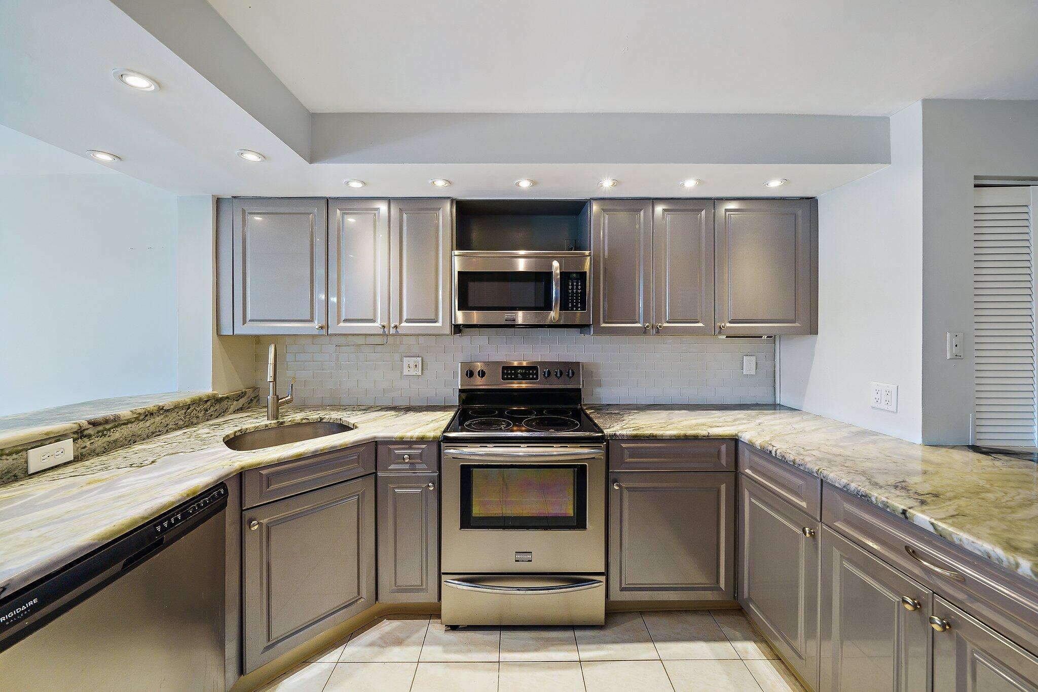 243 N Bay Colony Drive N 243