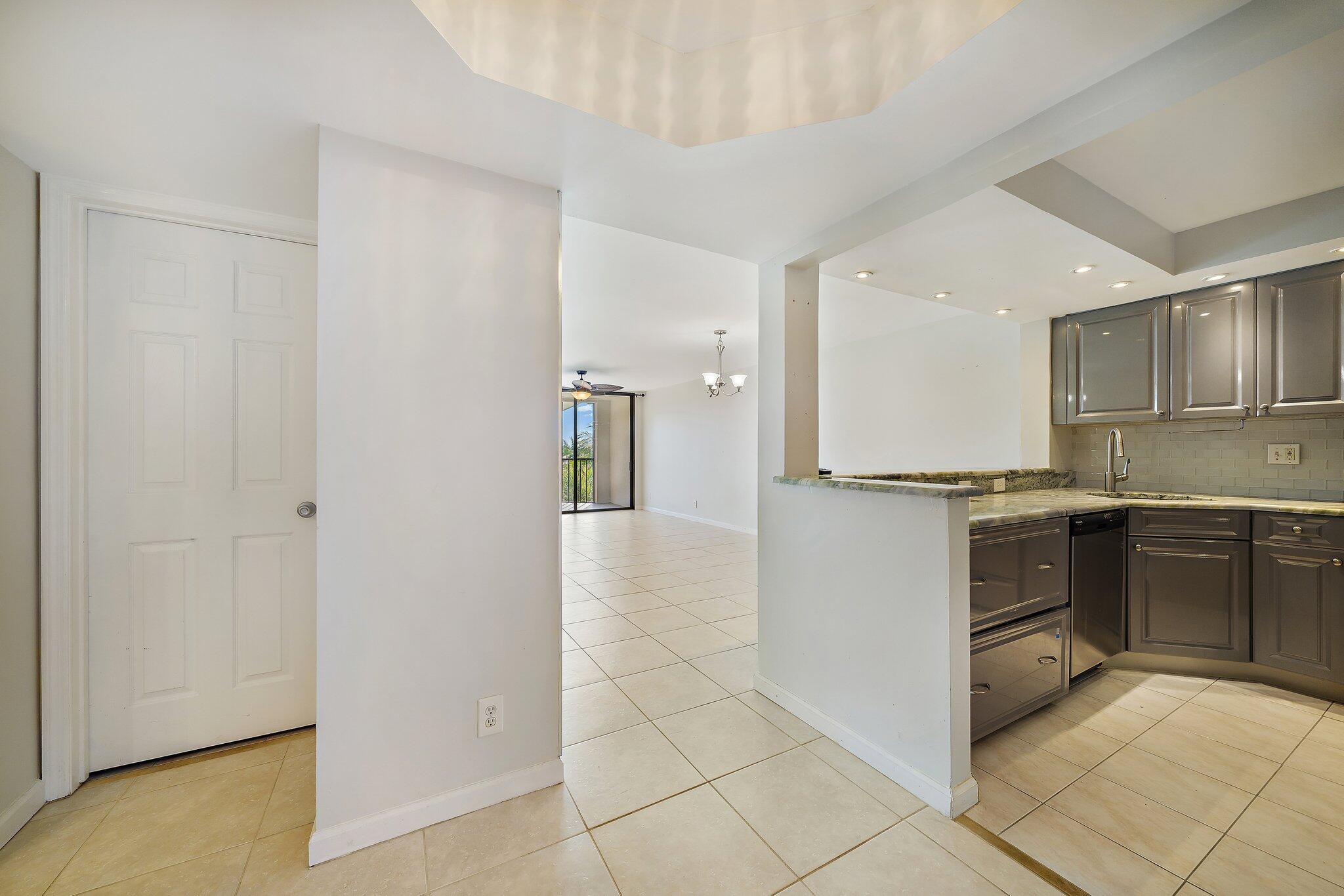 243 N Bay Colony Drive N 243