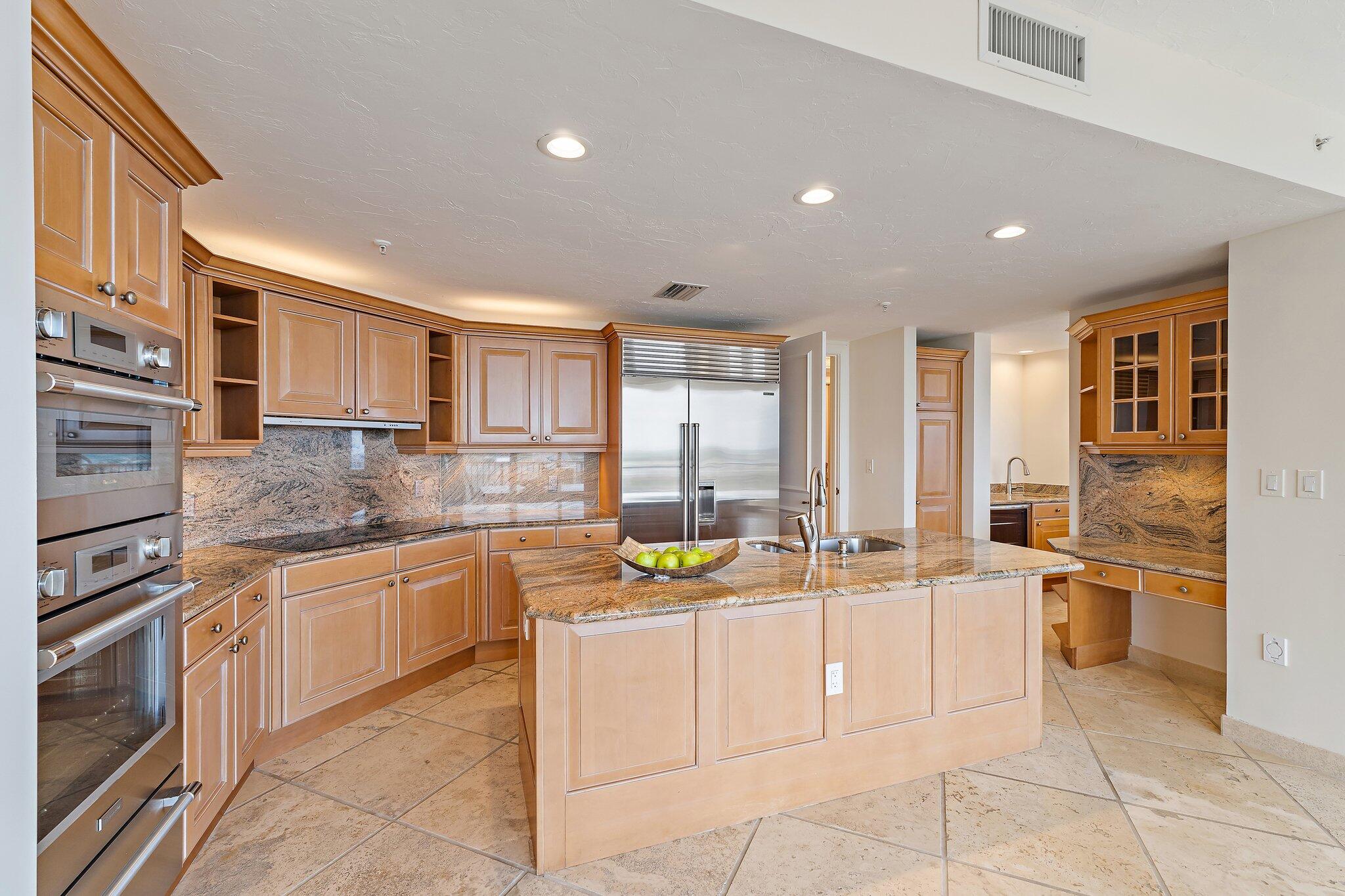 570 Ocean Drive Ph-2