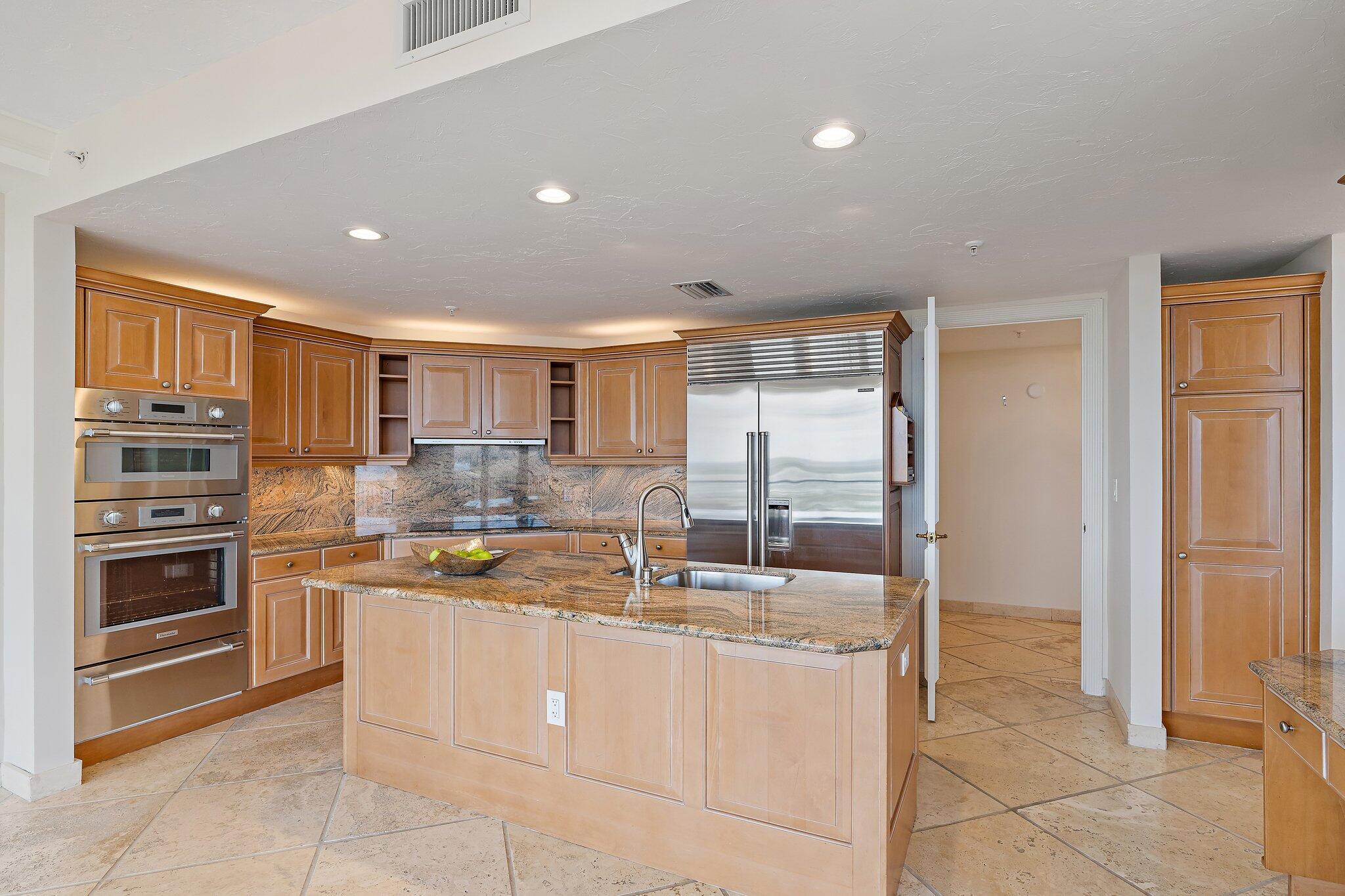 570 Ocean Drive Ph-2