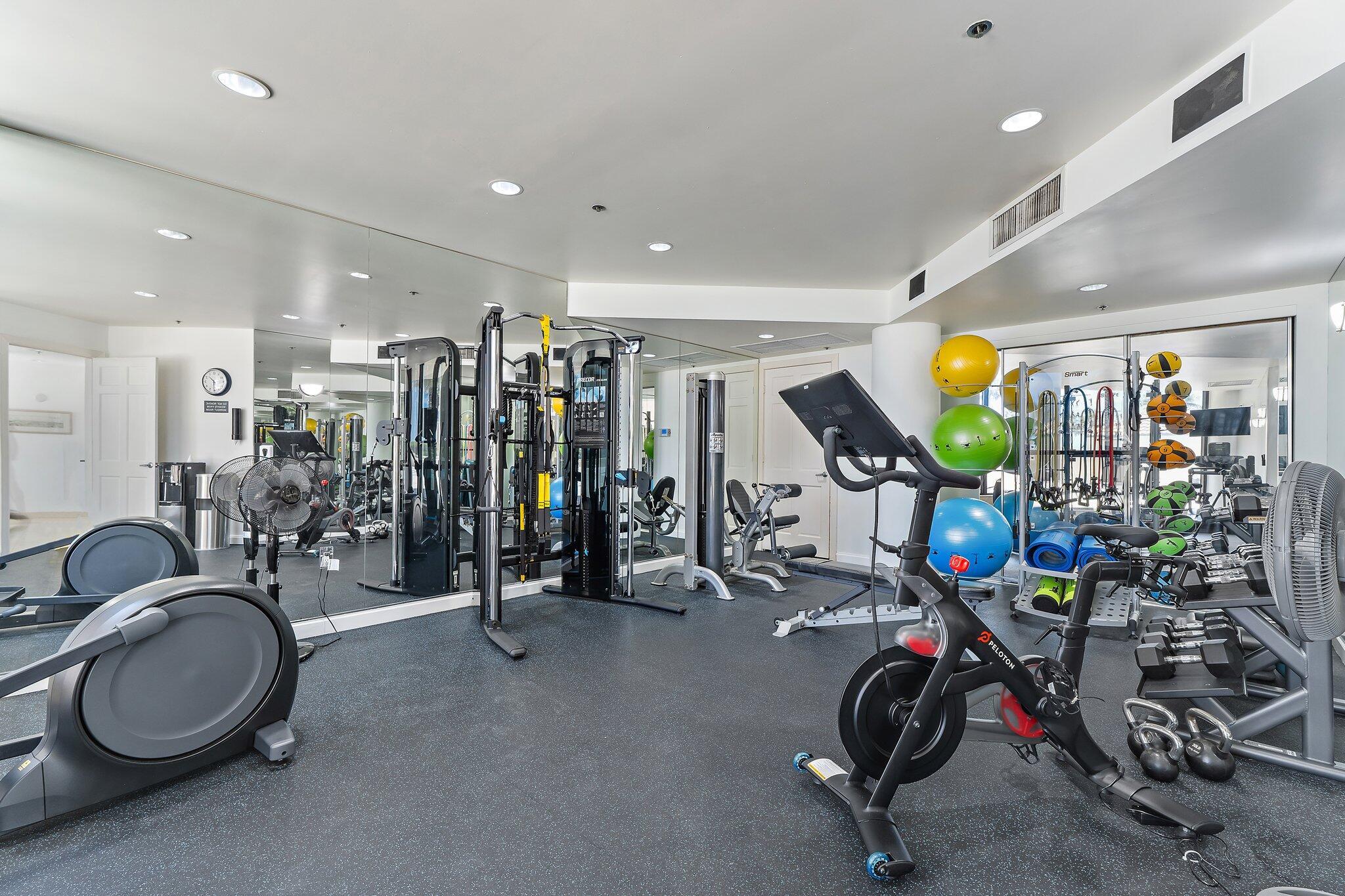 570 Ocean Drive Ph-2