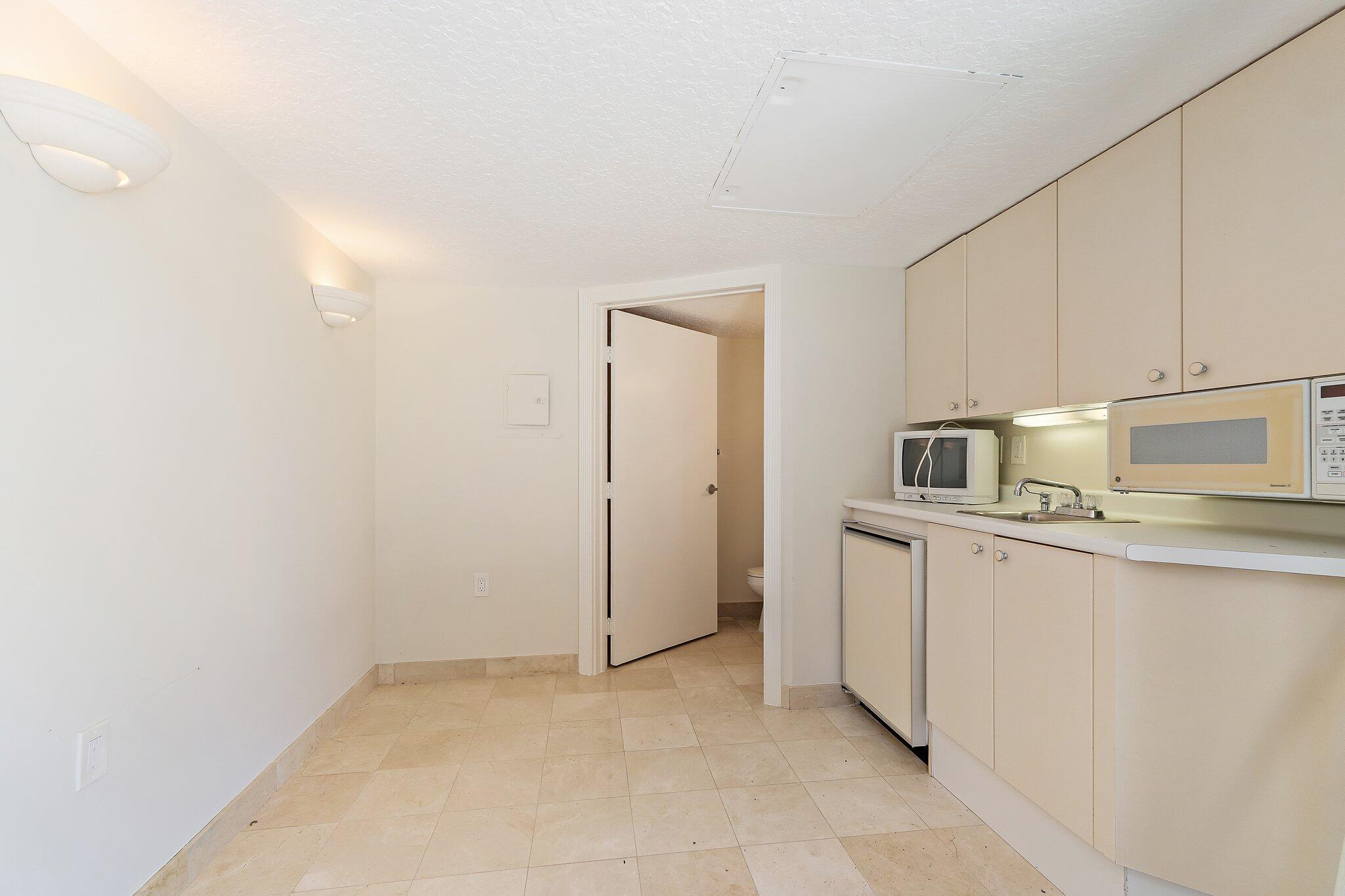 570 Ocean Drive Ph-2