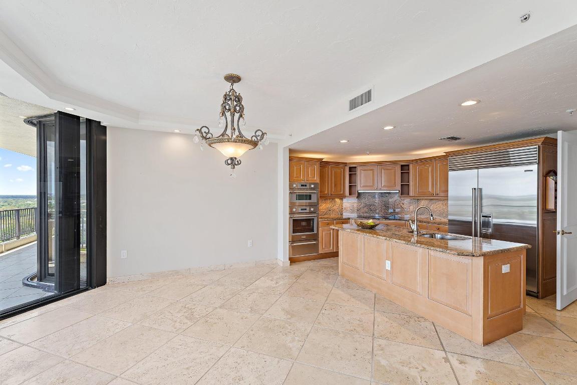 570 Ocean Drive Ph-2