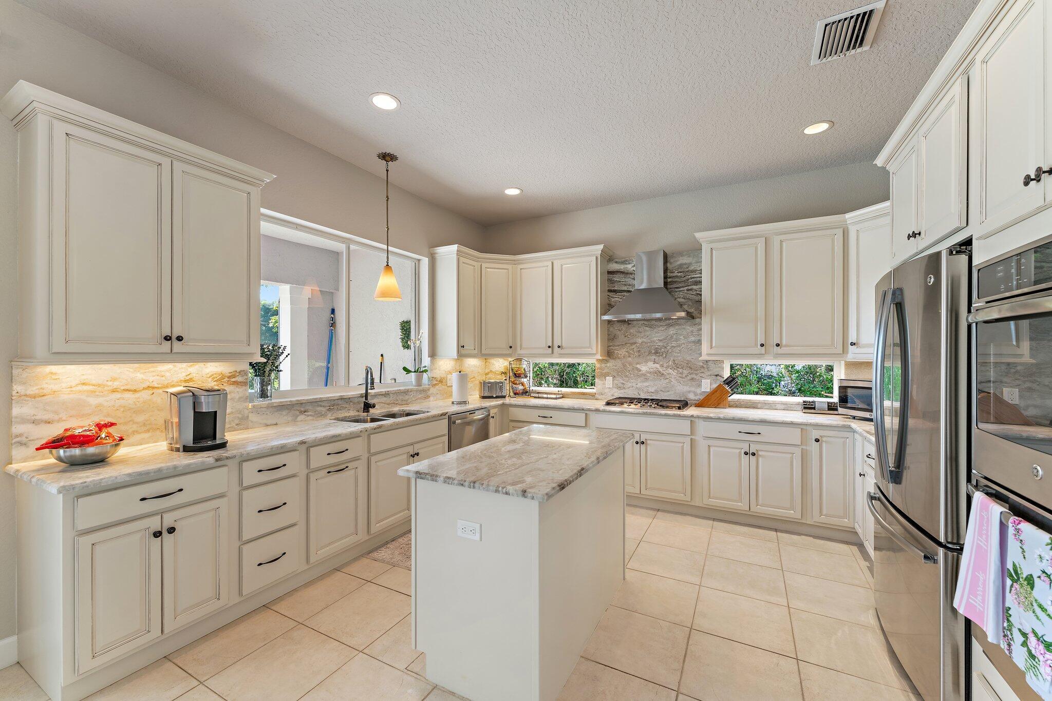 18440 SE Lakeside Drive