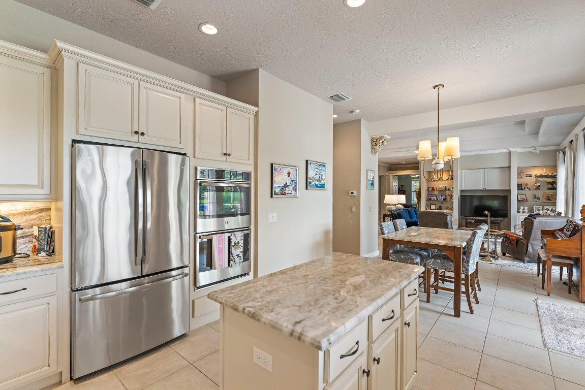 18440 SE Lakeside Drive