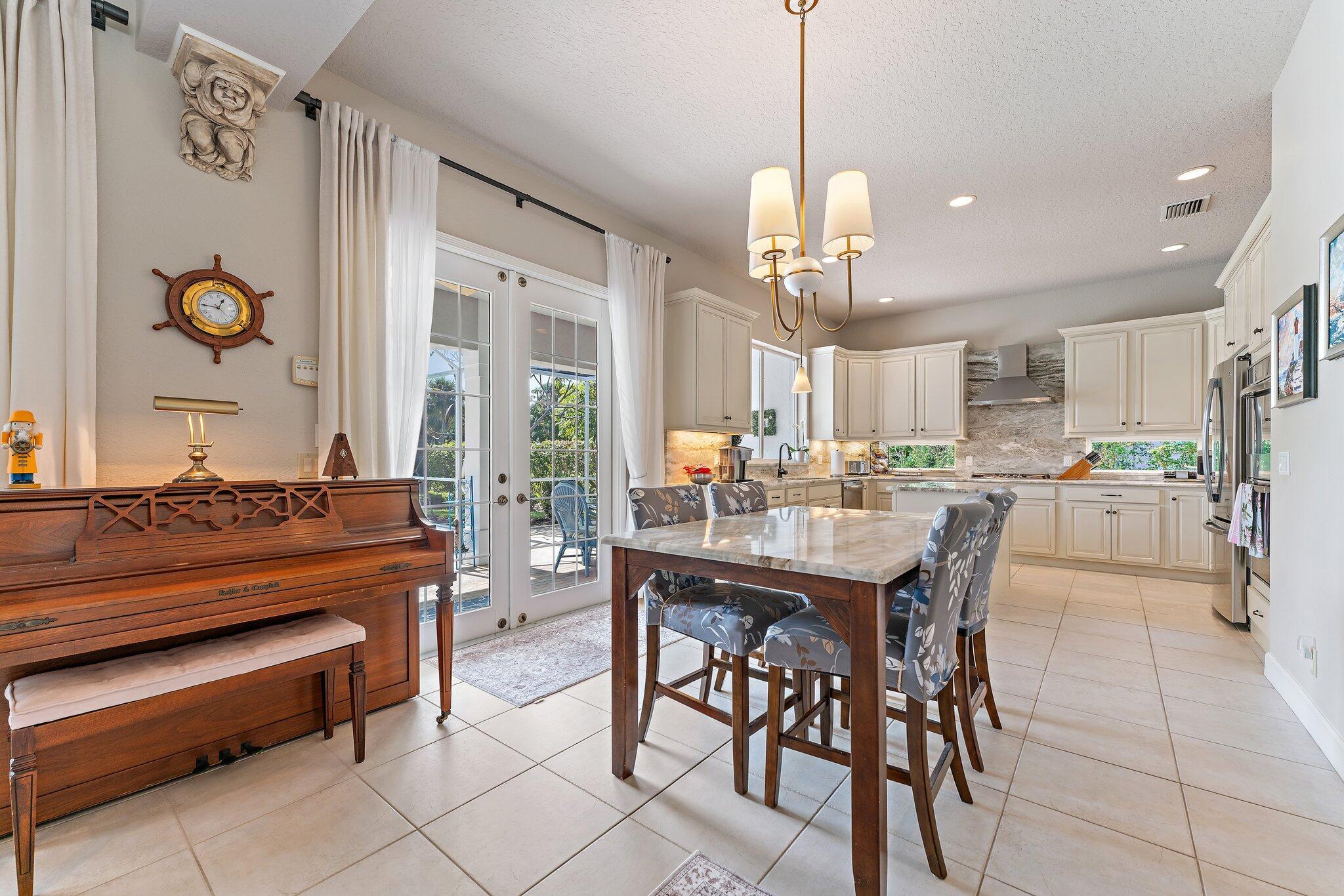 18440 SE Lakeside Drive