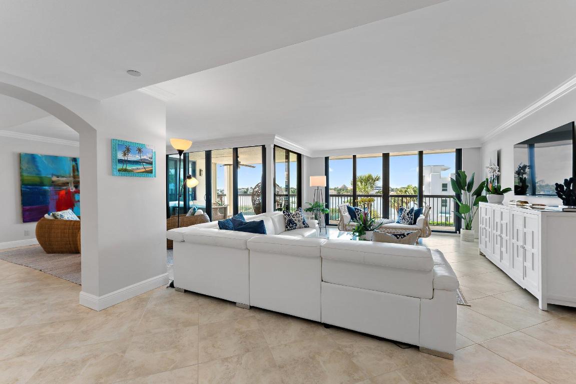 19670 Beach Road B303