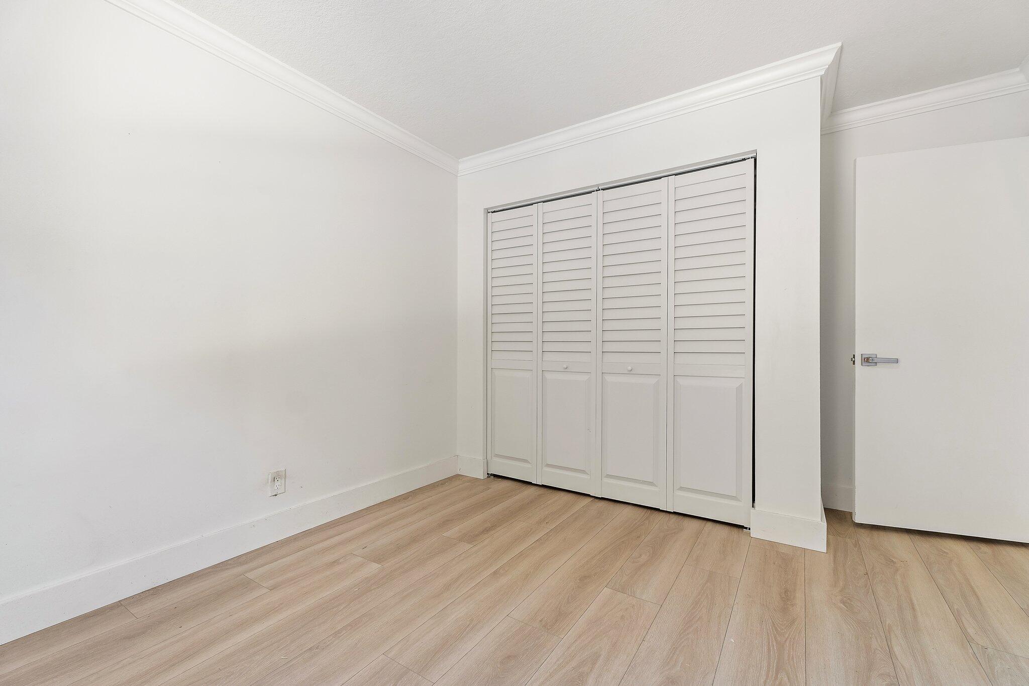 162 Greentree Circle