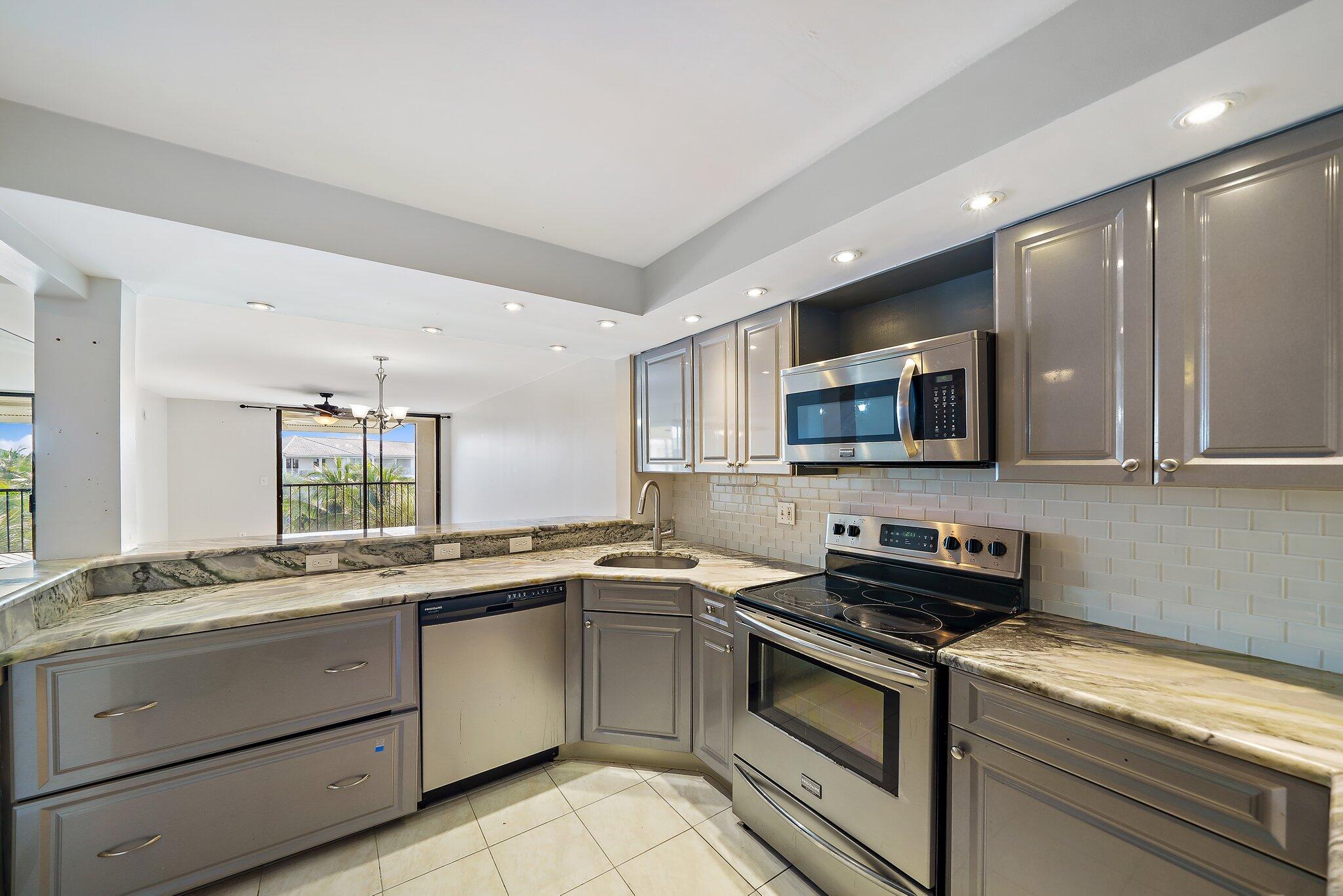 243 Bay Colony Drive N