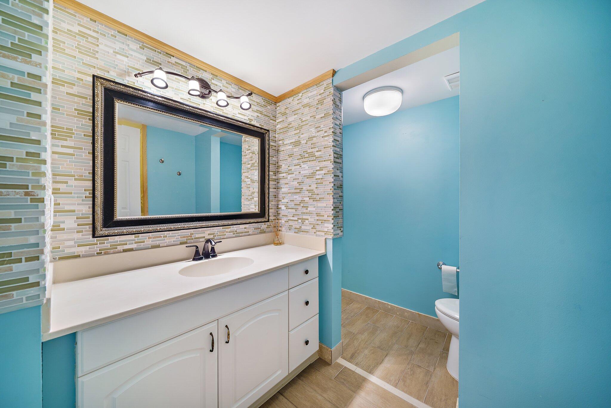 243 Bay Colony Drive N