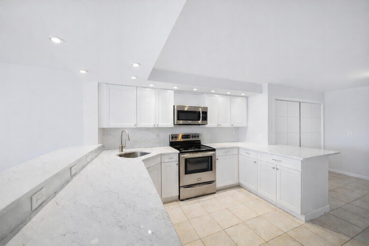 243 Bay Colony Drive N