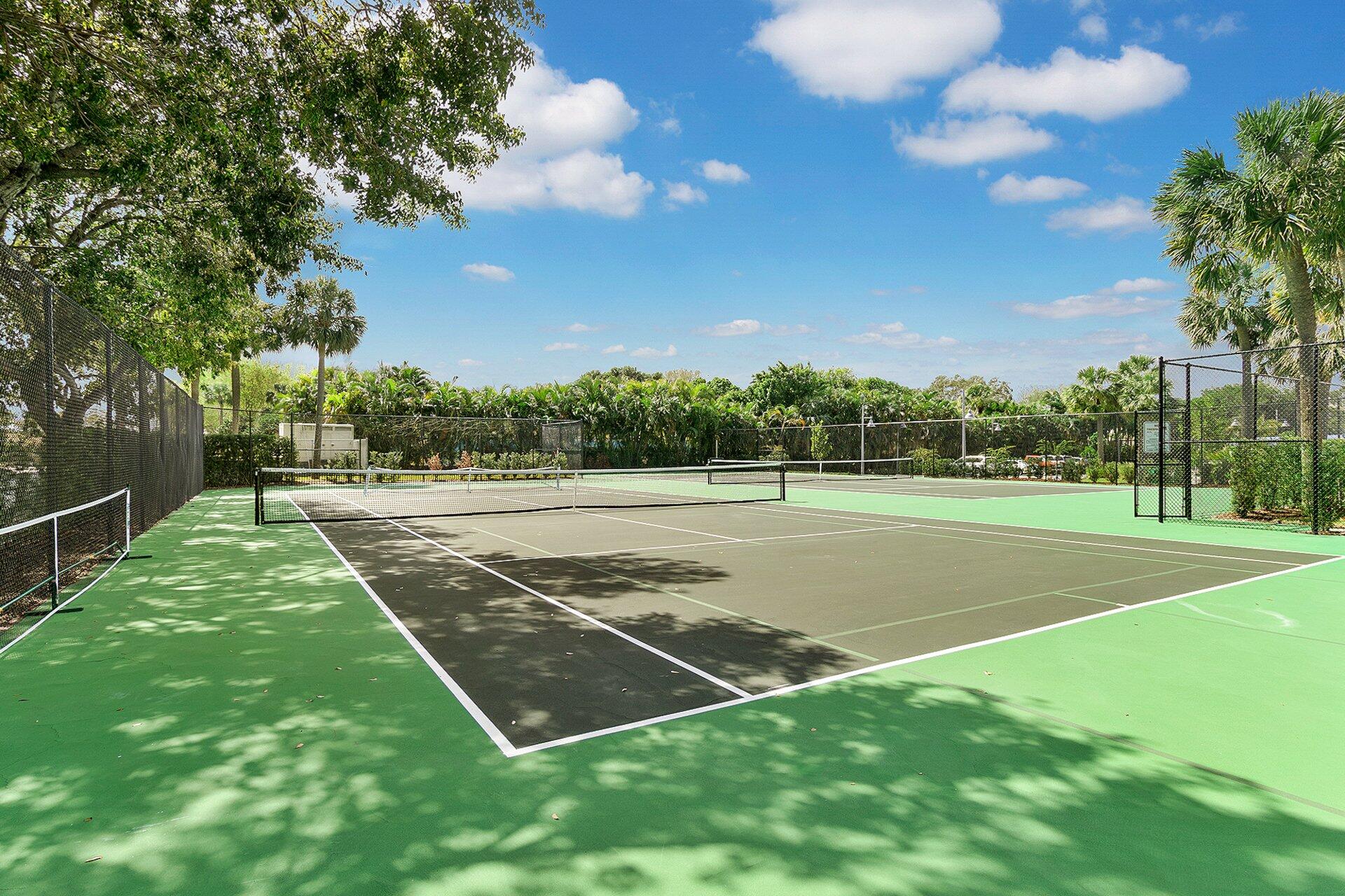 243 Bay Colony Drive N