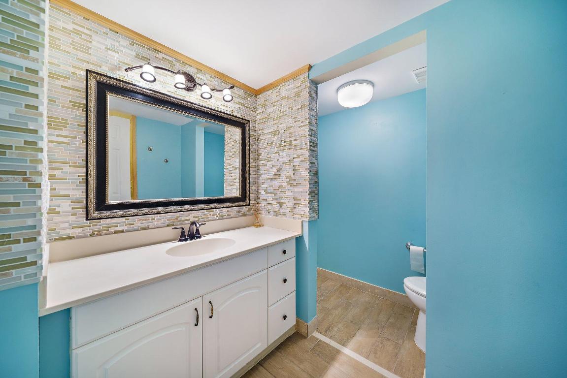 243 Bay Colony Drive N