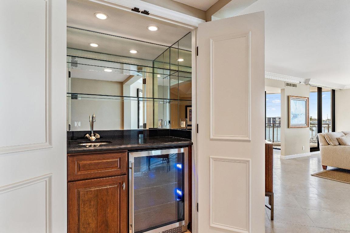 19850 Beach Road 3-D