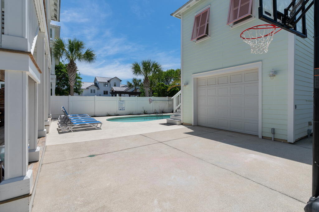 64 DOLPHIN Street