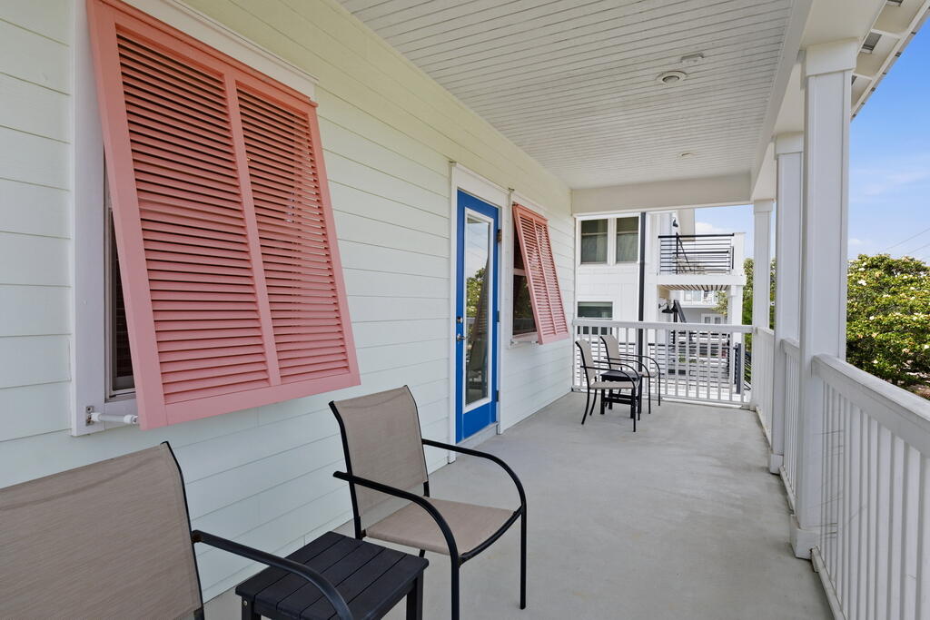 64 DOLPHIN Street
