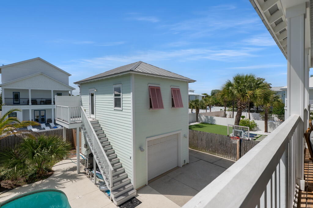 64 DOLPHIN Street