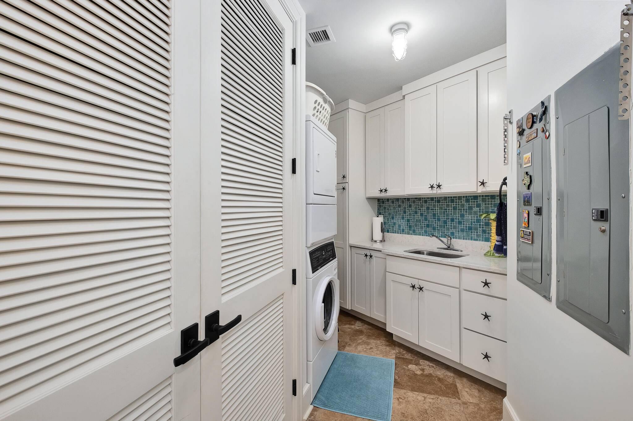 1363 W west county highway 30a, 2110