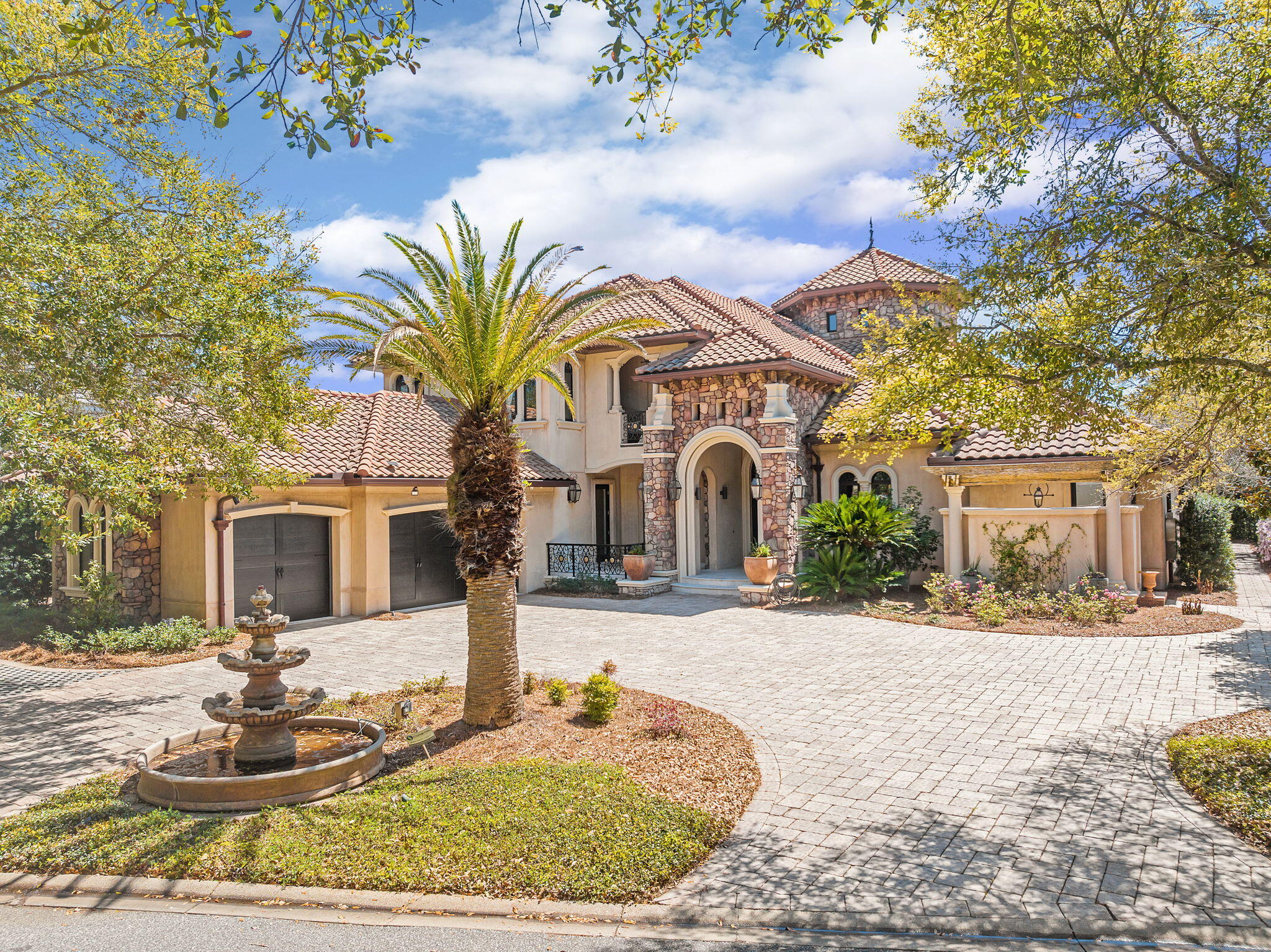 437 Admiral Court